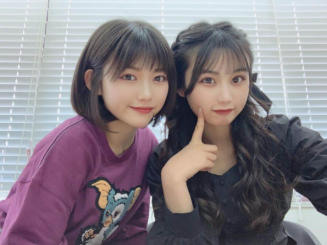 宮丸くるみのインスタグラム：「Twitterにはふざけてる写真しか載せやんかったけどインスタではちゃんとしたの載せる、笑  インスタはかわいこぶりたかったwwww  ・ ・ ・  #リリバリ #lilyofthevalley #アイドル #idol #18歳 #ロングヘア #ショートヘア #ぱっつん前髪 #シースルー前髪 #巻き髪 #ボブ #リボン #ヘアアレンジ #黒髪 #niceclaup」