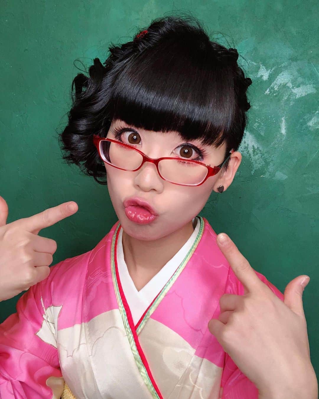 北見えりのインスタグラム：「funny face . . . #erikitami #北見えり #japanesegirl #cute #japaneseculture #kimono #furisode」