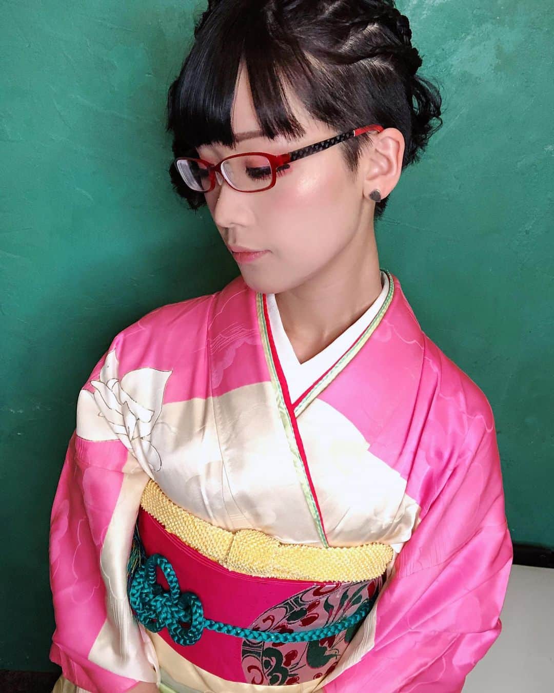北見えりのインスタグラム：「Good Girl . . . #erikitami #北見えり #japanesegirl #cute #japaneseculture #kimono #furisode」