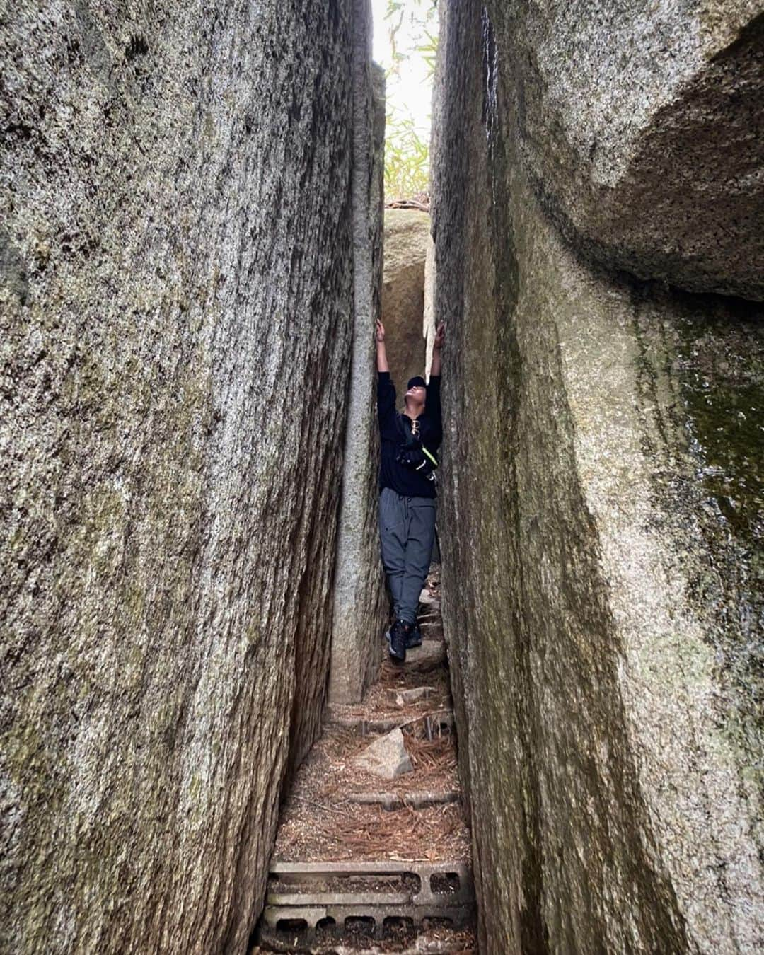 平宮博重さんのインスタグラム写真 - (平宮博重Instagram)「#石割神社#hike#powerspot」3月6日 1時40分 - hiroshige_narimiya