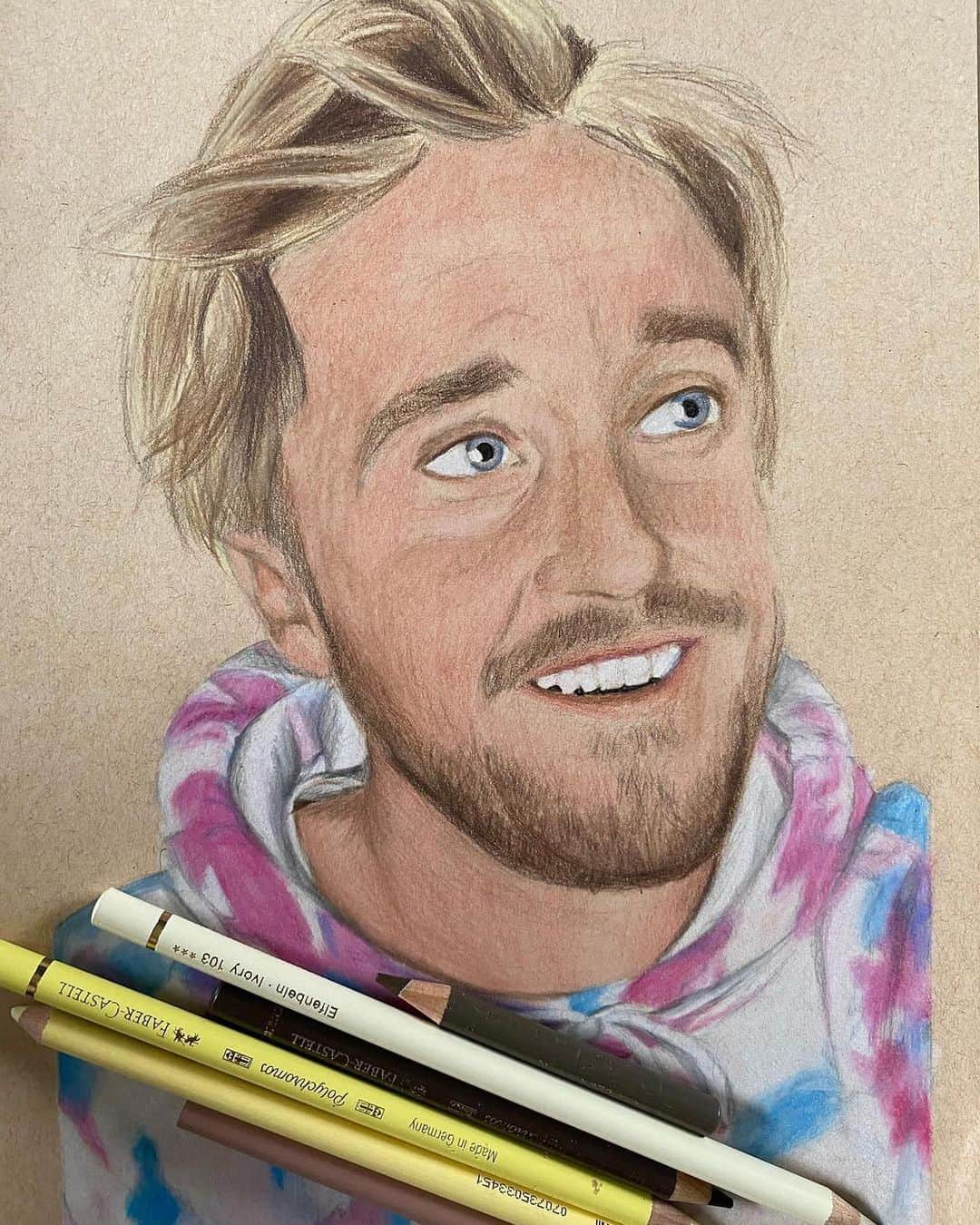 トム・フェルトンのインスタグラム：「#FeltonFanArtFriday」