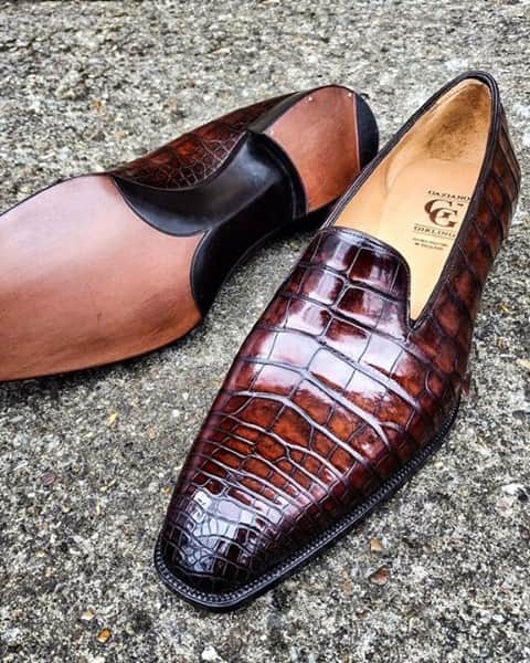 ガジアーノ&ガーリングのインスタグラム：「A Bespoke Pair Of Bates In Warm Brown Alligator Patina - Single Leather.」