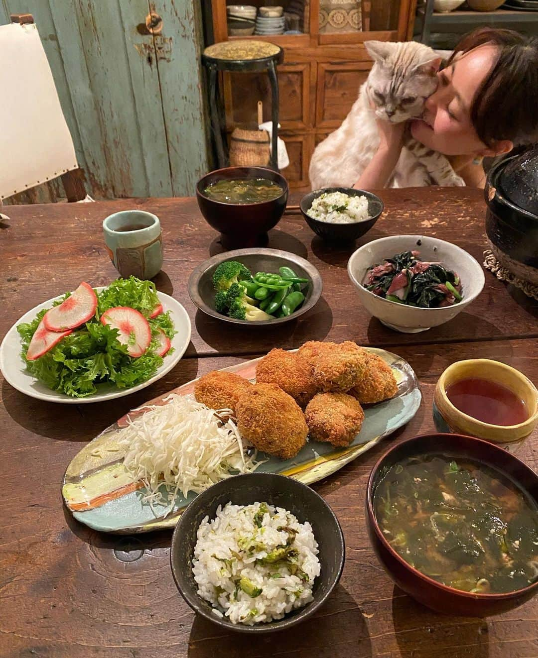 青山有紀さんのインスタグラム写真 - (青山有紀Instagram)「コロッケ2種 プレーンと、そら豆入りカレーコロッケ ふきのとうごはん わかめのお味噌汁 ホタルイカと青菜お浸し サラダ、蒸し野菜など  #薬膳 #寿養茶 #青山有紀 #青山有紀ごはん」3月5日 18時01分 - yukiaoya