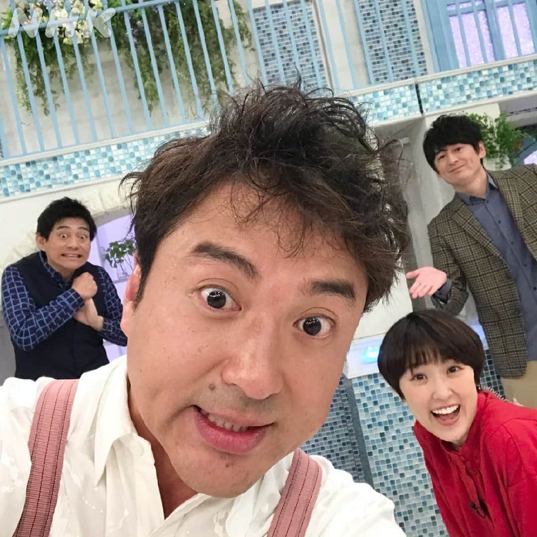 あさイチさんのインスタグラム写真 - (あさイチInstagram)「おうみです！ 今朝のゲストはムロツヨシさん！！ エンディングでは、まさかのサスペンダー王子降臨😂 ムロさんのおかげで、 笑って泣ける一日になりました！！  難関大学の数学科に在籍していたというムロさん。 売れない時代にムロさんにヒントを与えた 数学的帰納法の話が面白くて深かったです。 春から再始動するという舞台も頑張ってくださいね！  それにしても、 サッササ　サッササ　サスペンダーが頭から離れない😆  #ムロツヨシ さん #俳優 #あくまで俳優 #サスペンダー王子 #LIFE #コント #博多華丸大吉  #近江友里恵 アナ #LASTDAY #近江送り #nhk #あさイチ #8時15分から」3月5日 18時07分 - nhk_asaichi