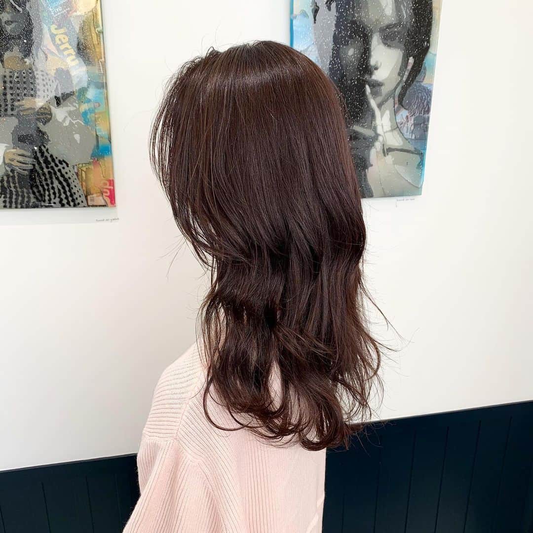 mmmcoco07のインスタグラム：「✴︎ やっと行けた〜✂︎ . 自分しか気にしていないような細か〜い悩みや、言葉でうまく伝えられないようなアバウトなお願いも汲み取ってくれて、望んでいた以上に素敵に仕上げてくれる @above_uegami さん✨ いつも本当に感謝です🥺 またお願いしまーす‼︎ . . . #ヘアスタイル#ヘア#ヘアサロン#ロングヘア#銀座#美容室#ginza#hairsalon#longhair」