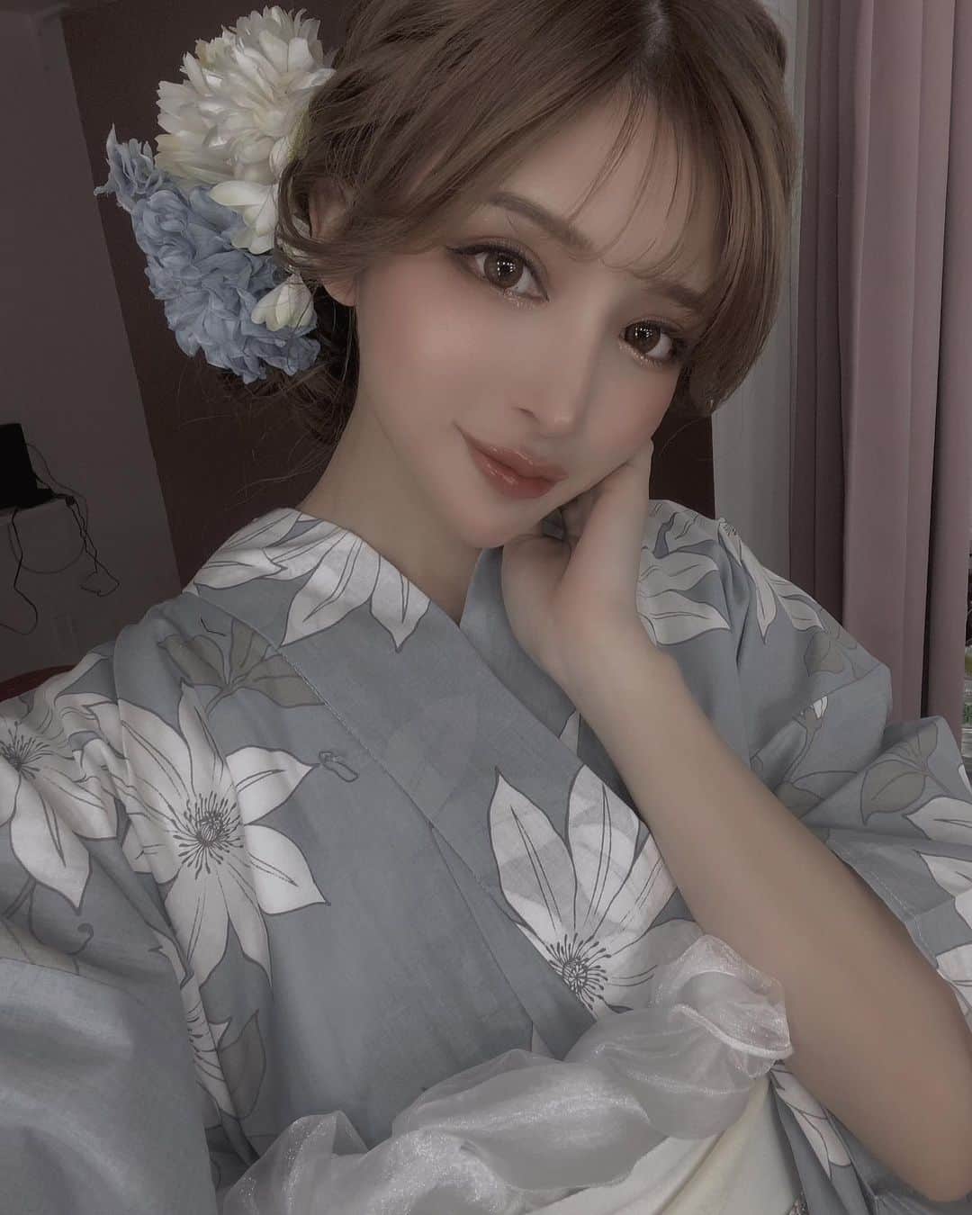 小原優花さんのインスタグラム写真 - (小原優花Instagram)「先日、Sugarさん《 @dress_sugar 》の撮影で新作の可愛い浴衣をたくさん着させていただきました👘🥰❤️  毎年オリジナル柄で、大人めからポップで可愛い系まで幅広い系統の浴衣を取り揃えているSugarさん🥺💕💕  お手頃で、小物まで可愛いのでぜひ発売が開始されましたらオンラインストアでチェックしてみてください🐰❤️🌻  浴衣用のヘアアレンジも好きで撮影楽しかったです♡😍 ありがとうございました❣️☺️  #sugar #浴衣 #shooting #2021新作 #浴衣ヘア」3月5日 18時38分 - yunkoro519