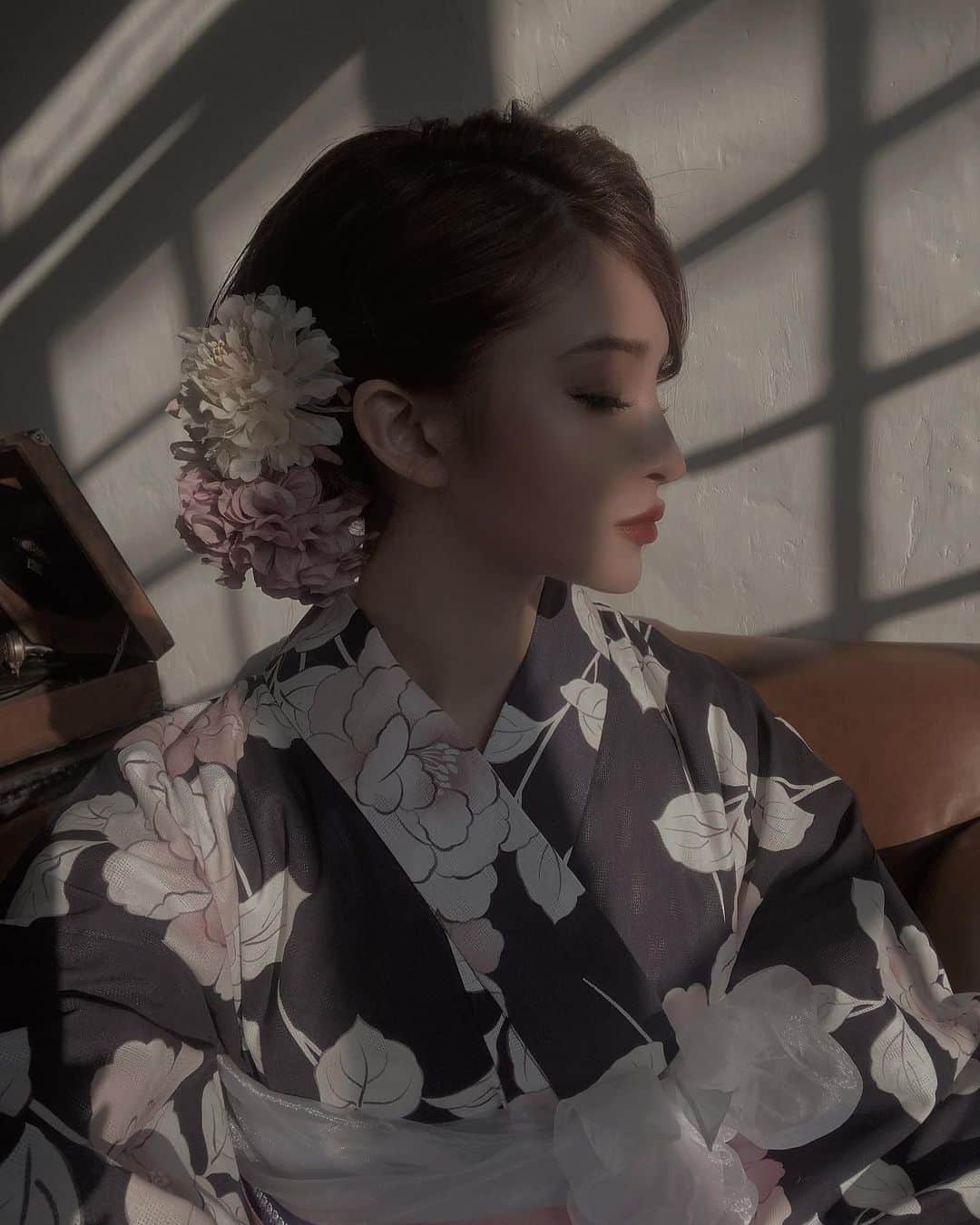 小原優花さんのインスタグラム写真 - (小原優花Instagram)「先日、Sugarさん《 @dress_sugar 》の撮影で新作の可愛い浴衣をたくさん着させていただきました👘🥰❤️  毎年オリジナル柄で、大人めからポップで可愛い系まで幅広い系統の浴衣を取り揃えているSugarさん🥺💕💕  お手頃で、小物まで可愛いのでぜひ発売が開始されましたらオンラインストアでチェックしてみてください🐰❤️🌻  浴衣用のヘアアレンジも好きで撮影楽しかったです♡😍 ありがとうございました❣️☺️  #sugar #浴衣 #shooting #2021新作 #浴衣ヘア」3月5日 18時38分 - yunkoro519