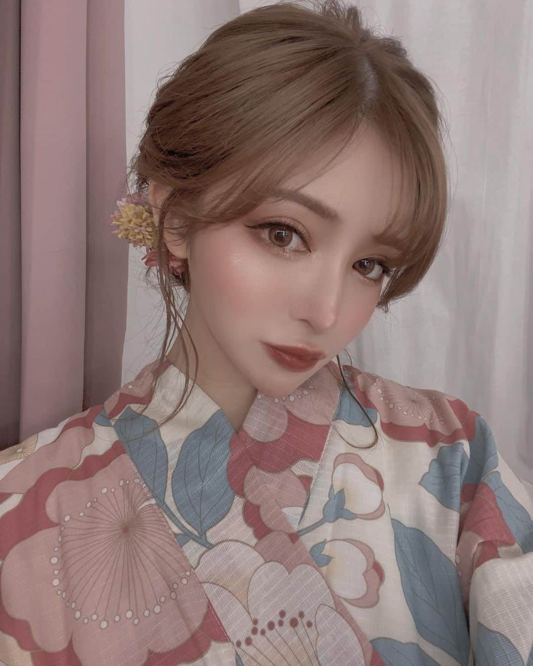 小原優花さんのインスタグラム写真 - (小原優花Instagram)「先日、Sugarさん《 @dress_sugar 》の撮影で新作の可愛い浴衣をたくさん着させていただきました👘🥰❤️  毎年オリジナル柄で、大人めからポップで可愛い系まで幅広い系統の浴衣を取り揃えているSugarさん🥺💕💕  お手頃で、小物まで可愛いのでぜひ発売が開始されましたらオンラインストアでチェックしてみてください🐰❤️🌻  浴衣用のヘアアレンジも好きで撮影楽しかったです♡😍 ありがとうございました❣️☺️  #sugar #浴衣 #shooting #2021新作 #浴衣ヘア」3月5日 18時38分 - yunkoro519