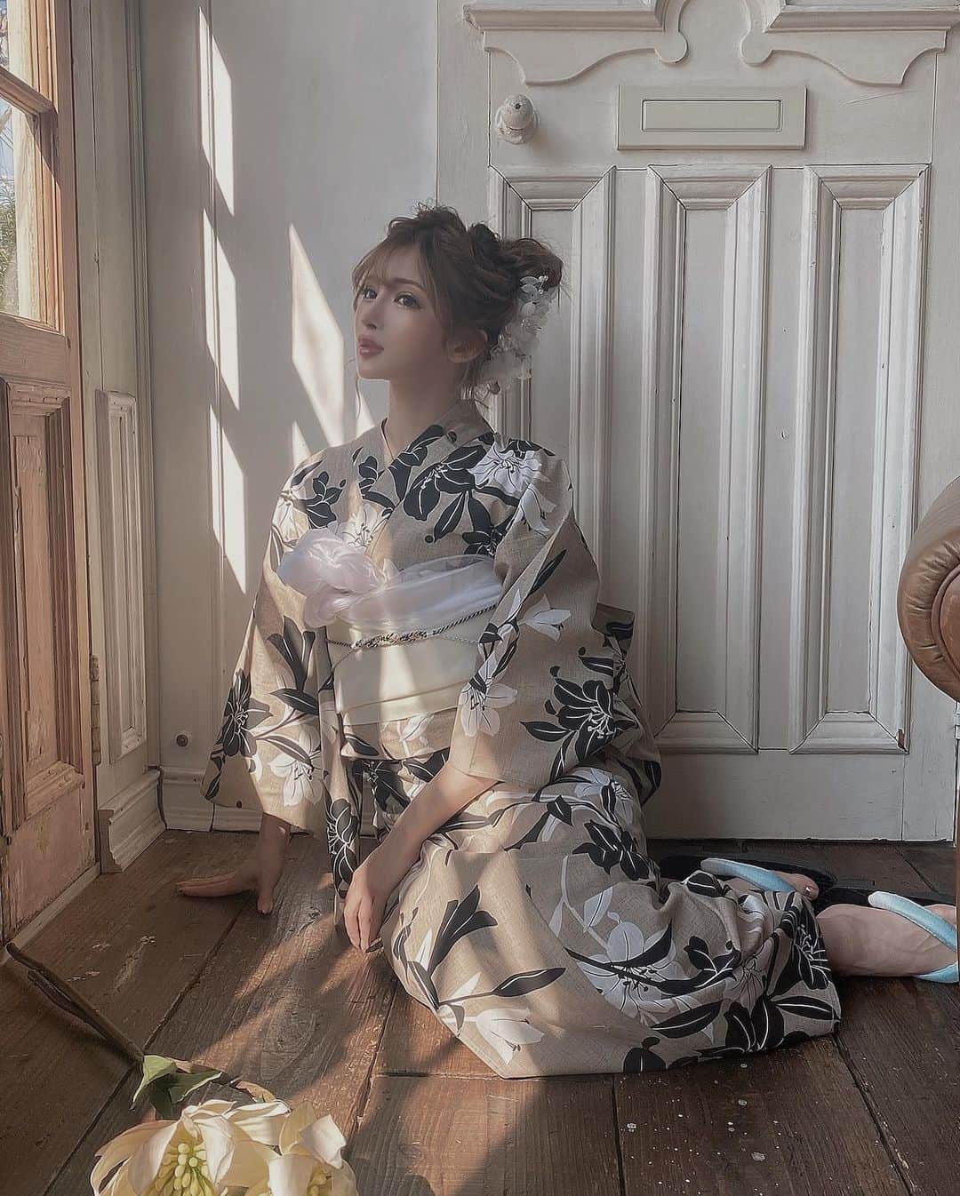 小原優花さんのインスタグラム写真 - (小原優花Instagram)「先日、Sugarさん《 @dress_sugar 》の撮影で新作の可愛い浴衣をたくさん着させていただきました👘🥰❤️  毎年オリジナル柄で、大人めからポップで可愛い系まで幅広い系統の浴衣を取り揃えているSugarさん🥺💕💕  お手頃で、小物まで可愛いのでぜひ発売が開始されましたらオンラインストアでチェックしてみてください🐰❤️🌻  浴衣用のヘアアレンジも好きで撮影楽しかったです♡😍 ありがとうございました❣️☺️  #sugar #浴衣 #shooting #2021新作 #浴衣ヘア」3月5日 18時38分 - yunkoro519