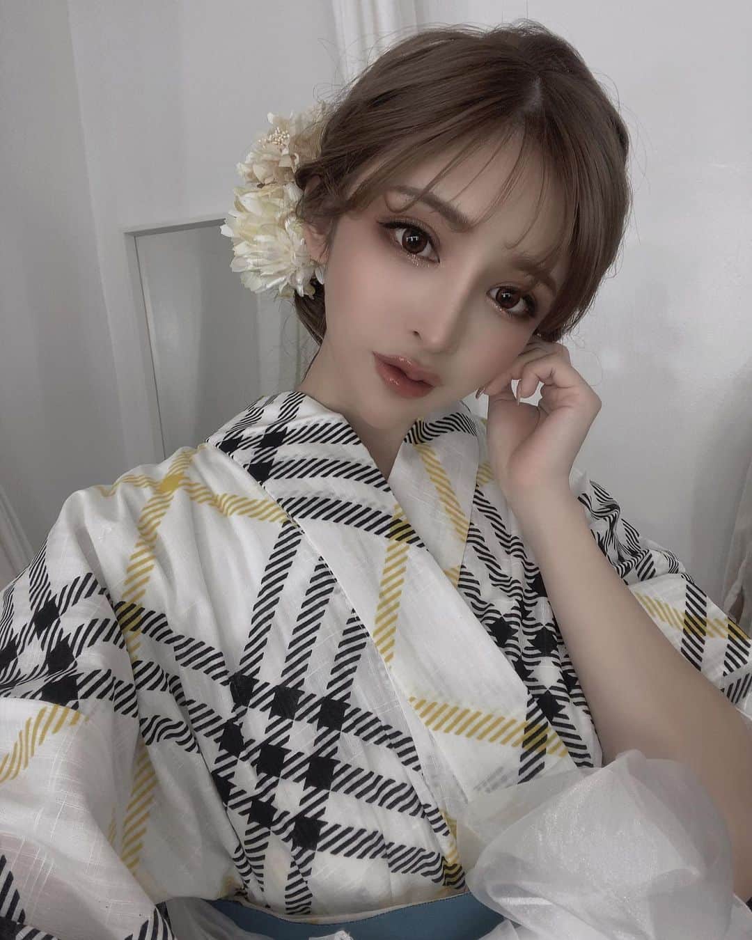 小原優花さんのインスタグラム写真 - (小原優花Instagram)「先日、Sugarさん《 @dress_sugar 》の撮影で新作の可愛い浴衣をたくさん着させていただきました👘🥰❤️  毎年オリジナル柄で、大人めからポップで可愛い系まで幅広い系統の浴衣を取り揃えているSugarさん🥺💕💕  お手頃で、小物まで可愛いのでぜひ発売が開始されましたらオンラインストアでチェックしてみてください🐰❤️🌻  浴衣用のヘアアレンジも好きで撮影楽しかったです♡😍 ありがとうございました❣️☺️  #sugar #浴衣 #shooting #2021新作 #浴衣ヘア」3月5日 18時38分 - yunkoro519