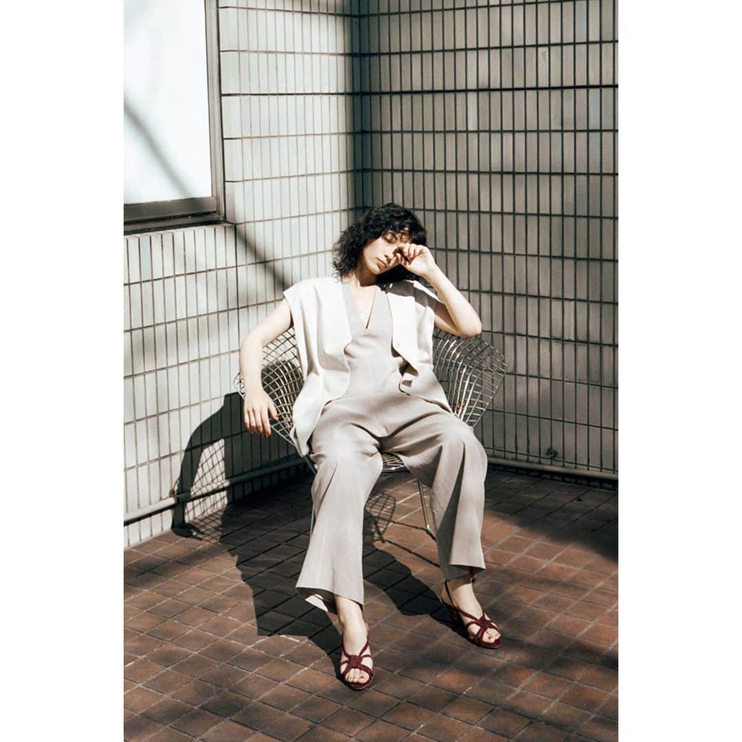川上さやかのインスタグラム：「URBAN RESEARCH ROSSOの21SS シーズンビジュアルが公開されました。 ストーリーズのリンクより是非ご覧ください✨ @ur_rosso  #urbanresearchrosso」