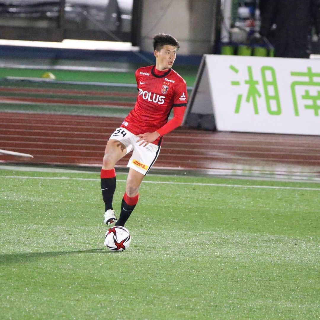藤原優大のインスタグラム：「心配をおかけしてすみません。 無事手術も終わり更に強くなった姿を見せられるように頑張ります。そしてこれからも必ず浦和レッズのために闘います🔥🔥」