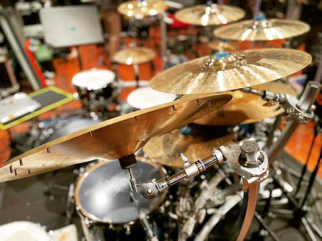 坂東慧のインスタグラム：「今日もリファーサルでした！ #yamahadrums #hexrack #zildjiancymbals #swishknocker #zildjiansticks #aspr #westone #cympad #rehearsal #littlegleemonster #リトグリ」