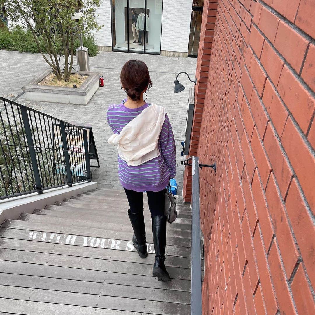 田中優衣さんのインスタグラム写真 - (田中優衣Instagram)「新作発売開始しました❤︎ 問い合わせの多かった 紫ロンTも販売されてます‼︎ #openclose」3月5日 19時07分 - heisei_8nen