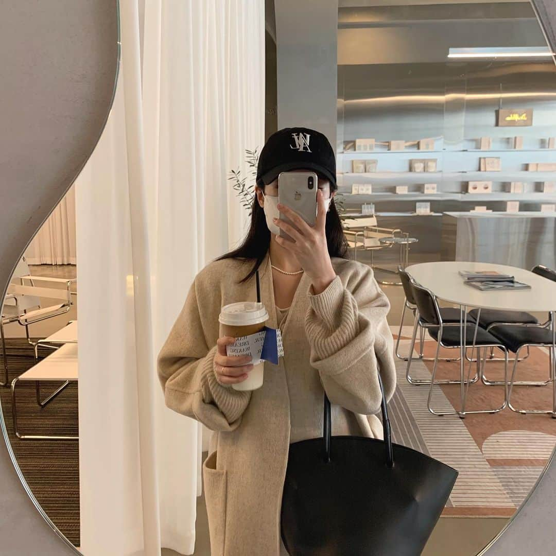 ➕NACOさんのインスタグラム写真 - (➕NACOInstagram)「美容院前に☕️」3月5日 19時10分 - naco322