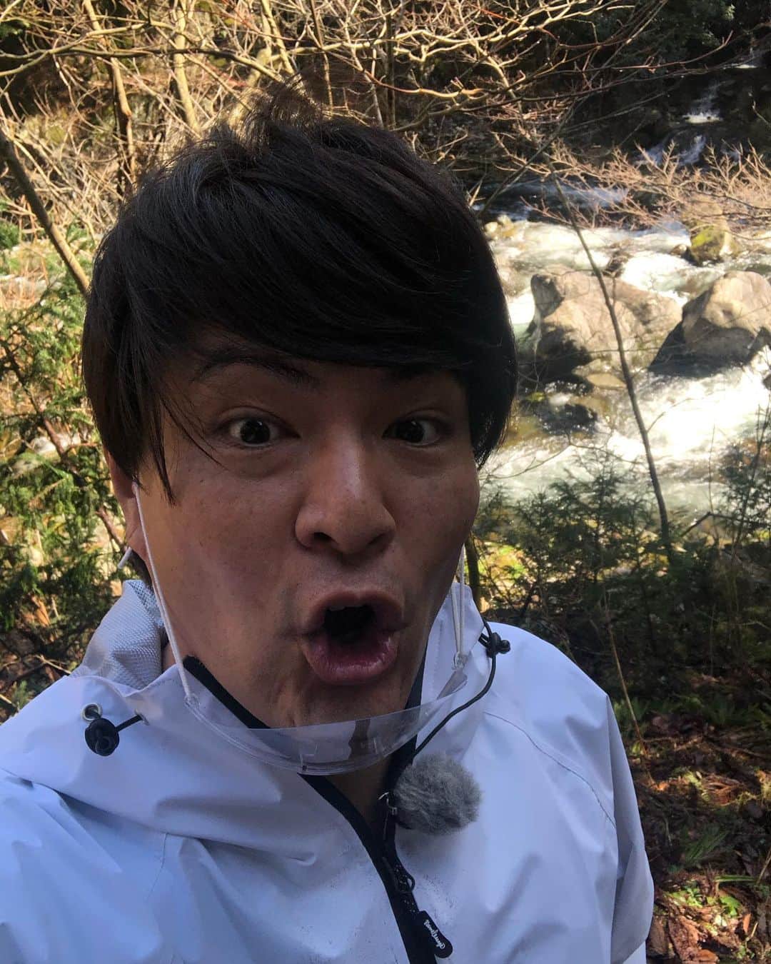 瀬下豊のインスタグラム：「島根の山奥でロケでした！！ 最後に温泉入れました！！ 最高の泉質でした！！ お疲れ様せした！！」