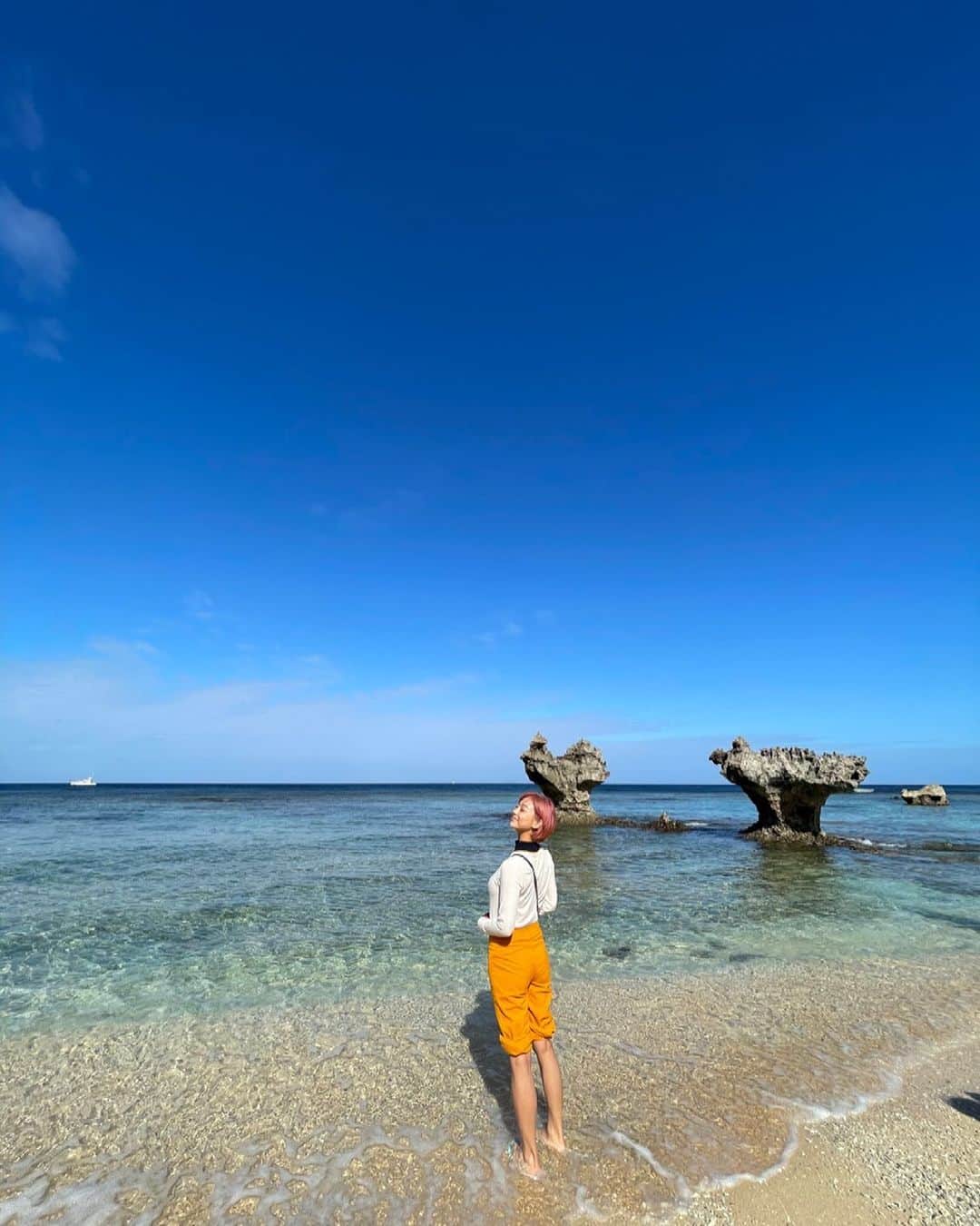 指出瑞貴さんのインスタグラム写真 - (指出瑞貴Instagram)「#広角レンズ　私背伸びたみたい！笑 夏の青い海、空も、今の冬の時期の雪とか山も 自然はいいなー🌞🌞❤️行きたーいネ」3月5日 19時50分 - sashidemizuki