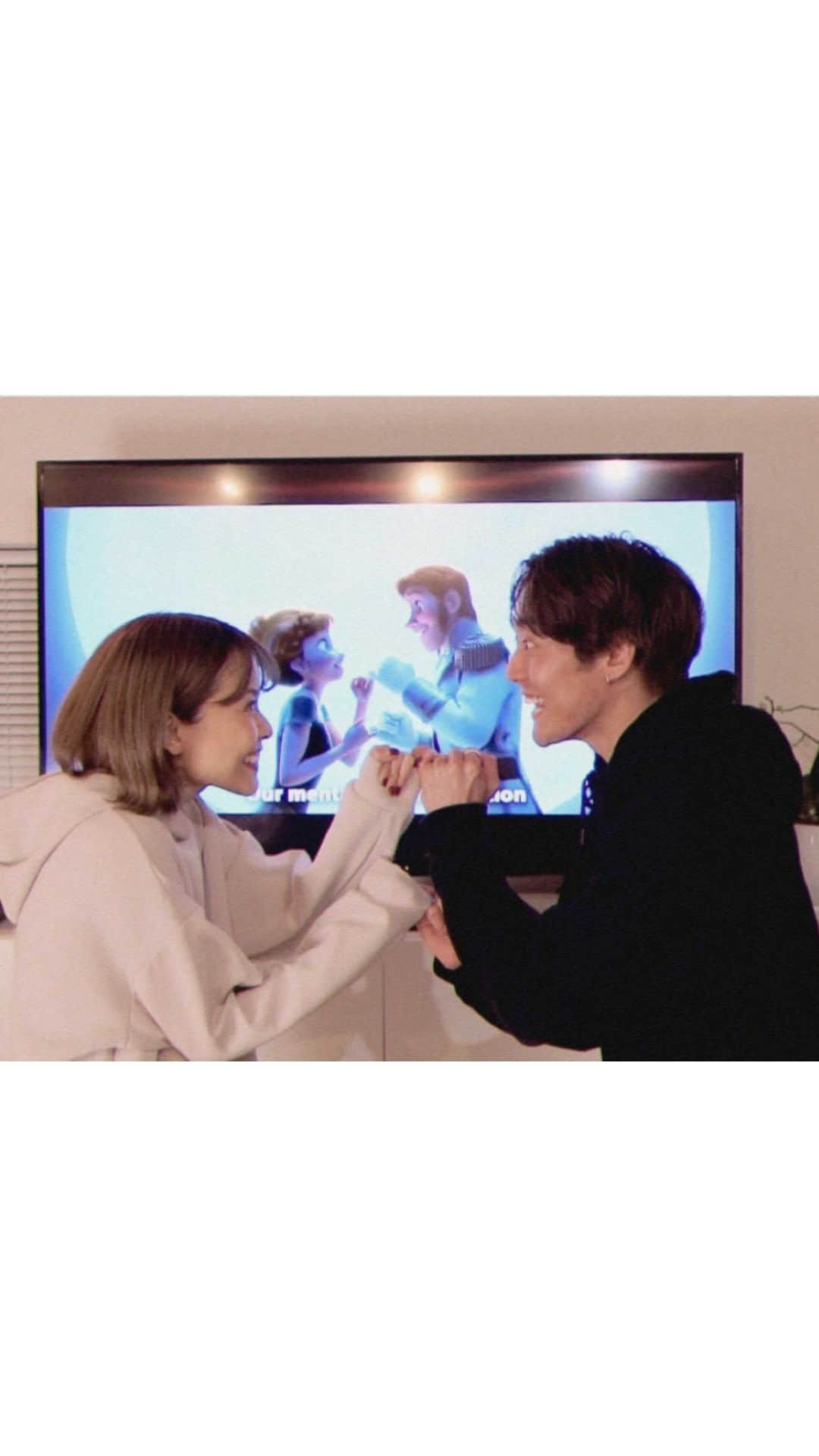 MiracleVellMagicのインスタグラム：「Okay, can I just, say something crazy? ☃️ おうちディズニー第2弾は、アナと雪の女王の『とびら開けて』❄️ 原作のシーンのオマージュを散りばめてあるので、ぜひ見比べてみてね！❤︎  今回も、10年来の友人、俳優のKentoと！みんなのおうち時間に少しでもワクワクを届けられたらいいよねと話し合いながら作りました☺️✨ with @kento.matsunami  We are the team ACE Tokyo! @asian_cinema_entertainment」