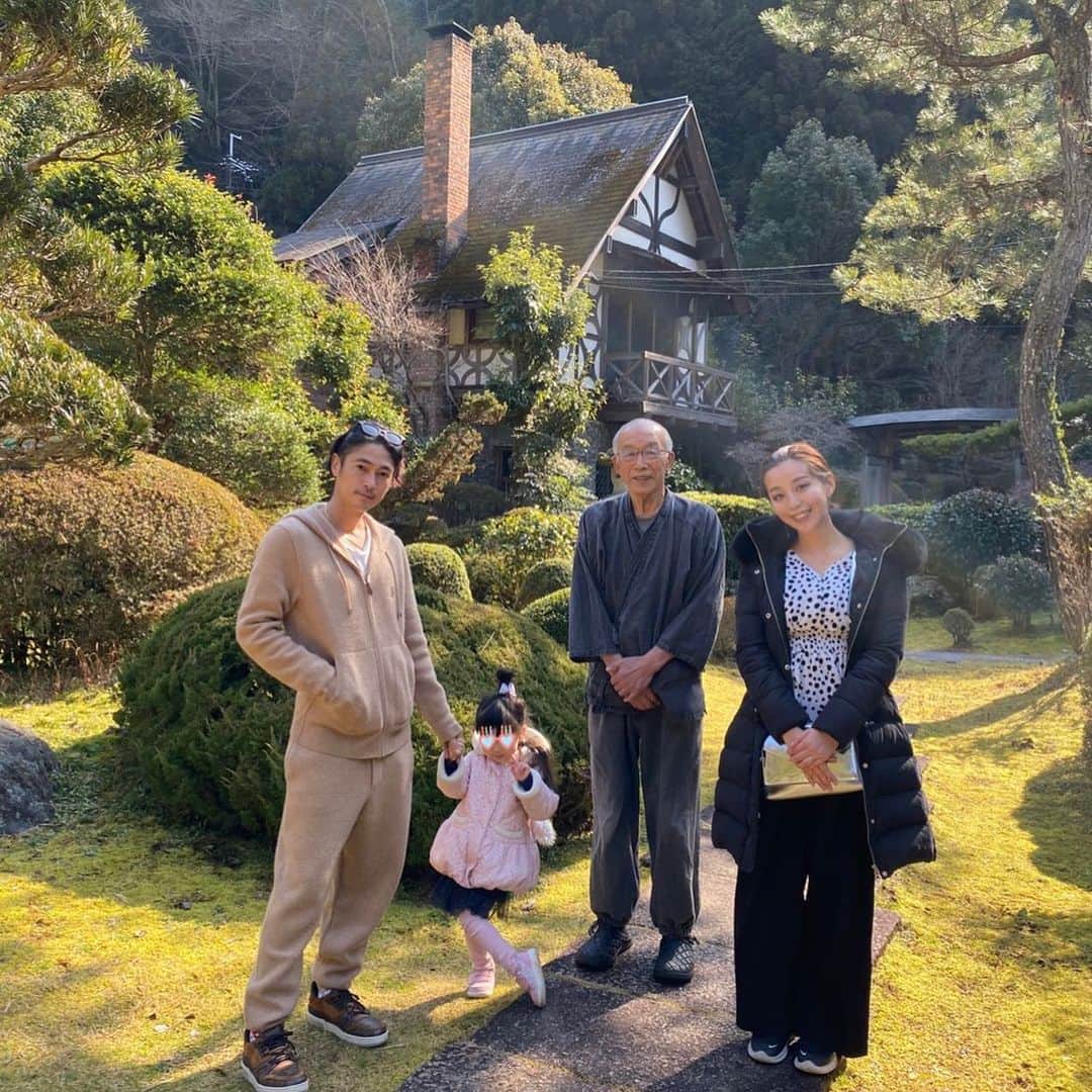 PINKYのインスタグラム：「先日の丹生川上神社参拝の際、 素晴らしい御宿に滞在させていただきました🙏❤️✨  詳しくはblogに📝  ・・・  #love #happy #family #mamalife #parentslife #ゲストヴィラ逢桜 🌸」