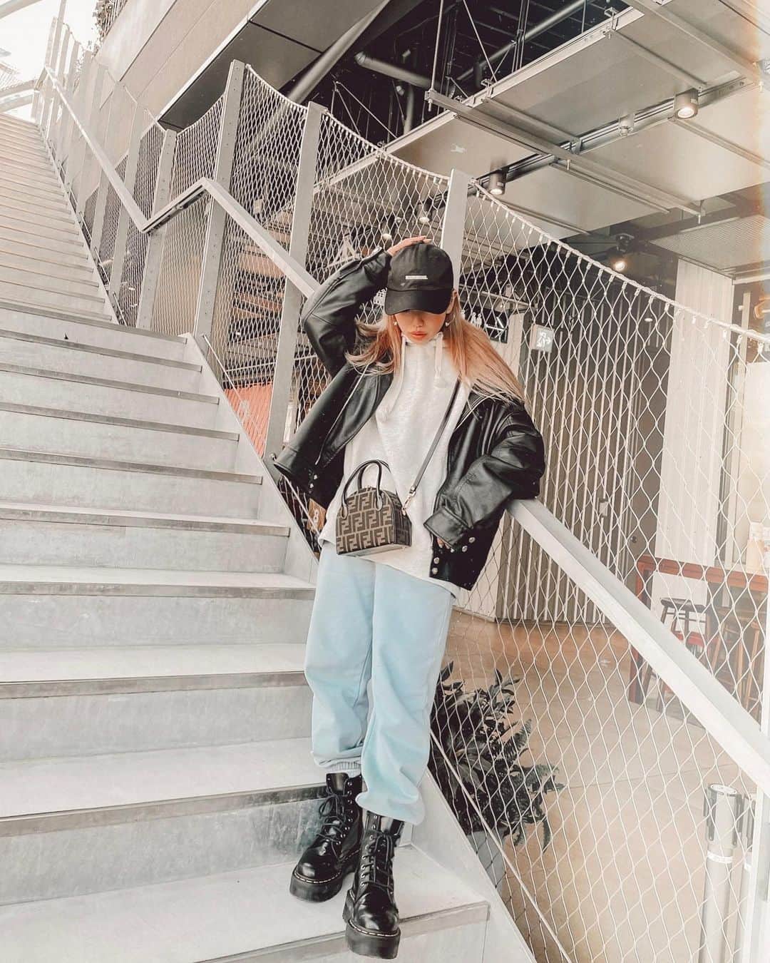 ✷kana✷のインスタグラム：「🦋 . . そろそろアウター無しで歩けるかな.. . 緊急事態宣言延長なので お花見は厳しいのでしょうか？ どうなる春休み！GW！ . . #coordinate #150cmコーデ」