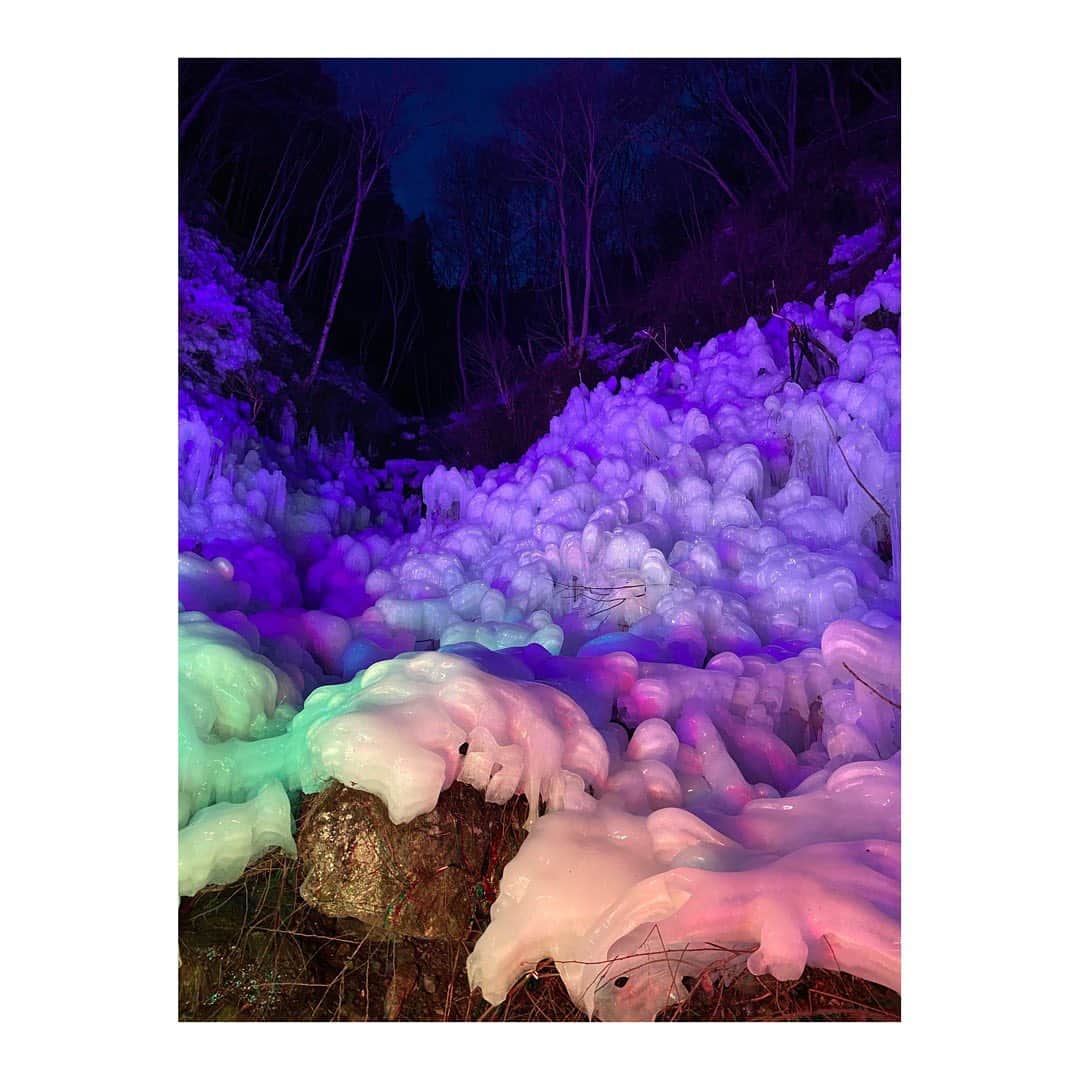 横島ふうかのインスタグラム：「このまぁるいの氷柱なんです◎ 綺麗だったなぁ 今はもう溶けちゃってるかな、、 #あしがくぼの氷柱  #秩父観光」