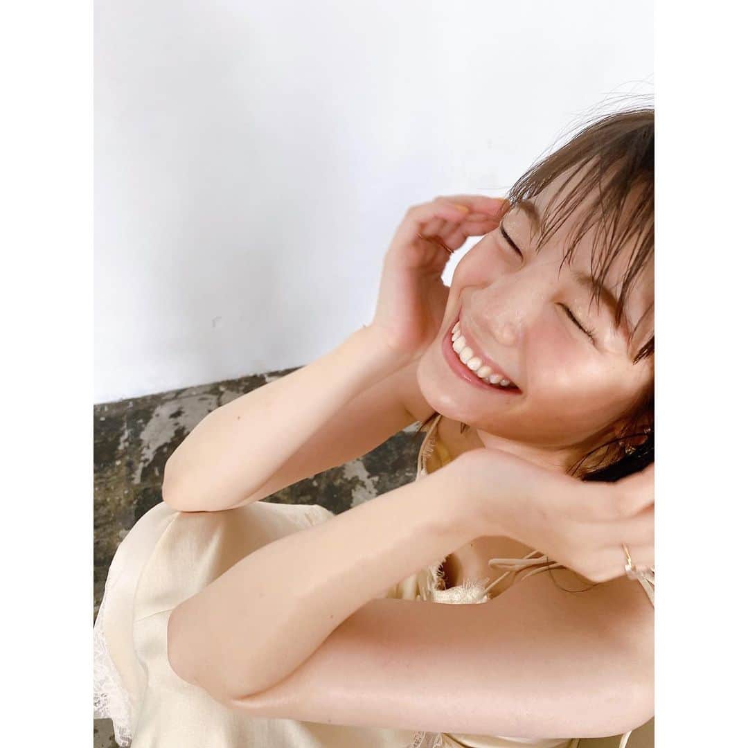 のインスタグラム：「. ポカポカ日和が続いてきたので、(今日はあいにくの雨だけど☔️) 日焼け止めの準備も…🌸  サンカット @suncut_official から新発売のプロディフェンス。 汗とニオイを抑える制汗機能搭載のマルチブロックUVなんだって(なんと世界初の処方らしい！)  肌にすっと馴染んでサラサラ、しかも汗のベタつき・ヌルつき、崩れをストップ。 日焼け止めの嫌なところを見事に払拭してくれているアイテム☺️  厳選された美容成分配合されていて、紫外線ダメージをケアしてくれる機能もあるので肌に優しいところも嬉しい✨ 日差しとも上手に付き合っていきたいな〜🦩  #サンカット #プロディフェンス #日焼け止め #美肌 #suncut_supported」