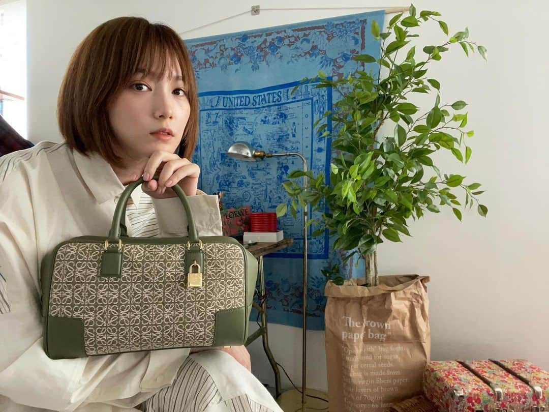 本田翼さんのインスタグラム写真 - (本田翼Instagram)「👜 本来なら本日行われる予定だったLoeweの2021秋冬のショーは中止となりました。  きっといろいろな対策やどうすれは実現出来るかを考えた末に出た答えだと思います。  よくお仕事させて頂くパートナーとして 私に出来ることは本当にささやかですが 今回のショーで発表する予定だったこの #アマソナバッグ を皆さんにお知らせできたらと思います。  #loewe のモノグラムが散りばめられた新作のバッグ👜 発売は9月とまだ先なのですが 秋を彩る素敵なバッグなので是非チェックしてみて下さい🍁  @loewe  @jonathan.anderson  #loewefw21 #loewecollaboration」3月5日 21時02分 - tsubasa_0627official