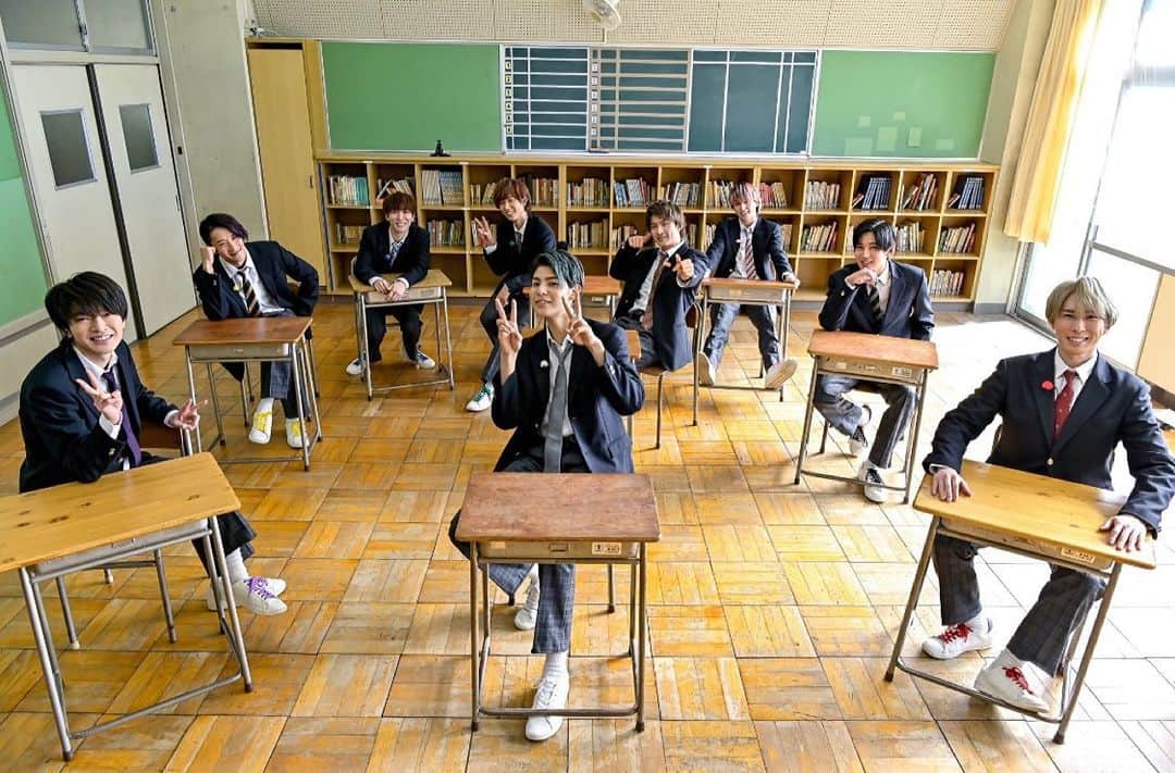 目黒蓮のインスタグラム：「こんばんは！目黒蓮です！  今夜はそれスノ！ それスノ学園１限目は家庭科🏠 見てね😁   #SnowMan #それスノ」