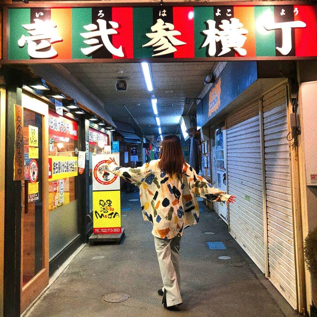 のインスタグラム：「#壱弍参横丁  . . 行ったことありますか…🙋‍♀️ . . 創業何十年ってお店から、 昨年オープンしたばかりのお店まで、 多種多様なお店が集まる商店街 . 明日放送の仙台放送「あらあらかしこ」で 詳しくご紹介します🍀 . . . #いろは横丁 #仙台 #宮城 #古き良き場所 #仙台放送 #あらあらかしこ #morningmusume21 #モーニング娘21 #石田亜佑美」
