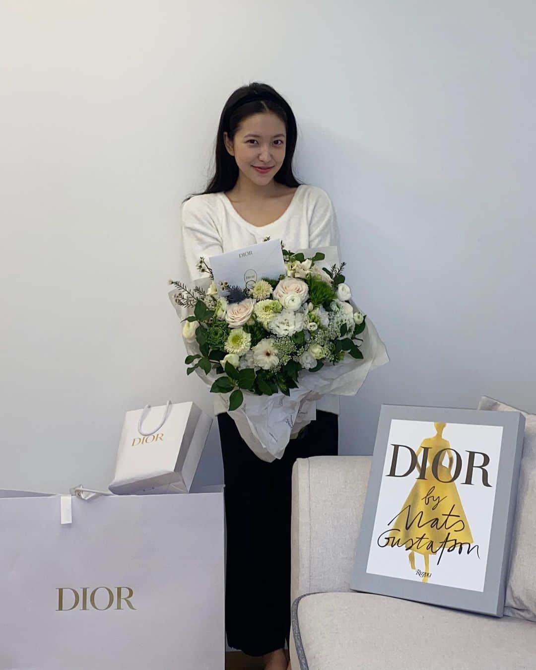 イェリさんのインスタグラム写真 - (イェリInstagram)「Thank you so much for the birthday gifts 🌷 @Dior @mariagraziachiuri #Dior #DiorAW21」3月5日 22時18分 - yerimiese