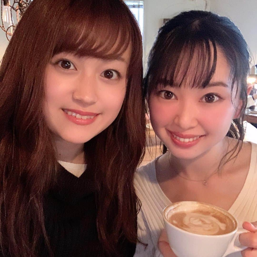 越智萌日のインスタグラム：「あお(@aopona )と神戸で💐 おすすめのスポットにたくさん連れてってもらえたり、久々にたくさんお話できて超ハッピー🥰あお、今日は最高の1日をありがとう✨ . . . . . #神戸カフェ　#神戸カフェ巡り」