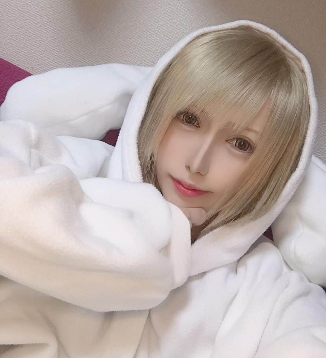 マシロンケーキのインスタグラム：「. Old man bunny arrived, isn't there anyone who can catch him?」