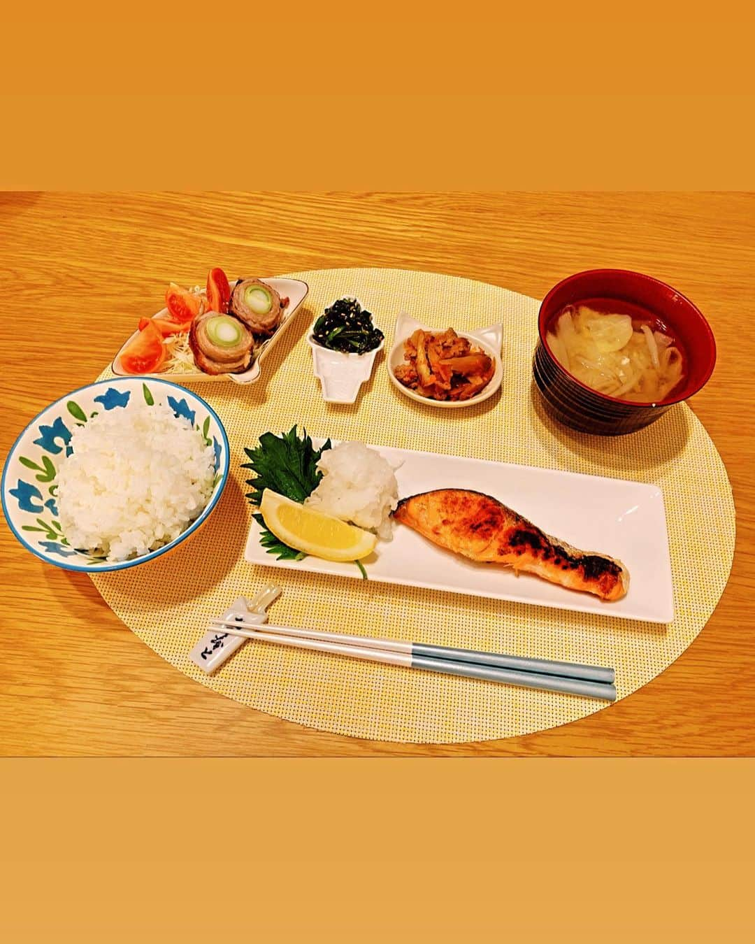 間宮梨花のインスタグラム：「#りかちゅう飯 #旦那ご飯 #紅鮭  #焼き魚定食 #献立 #和食」