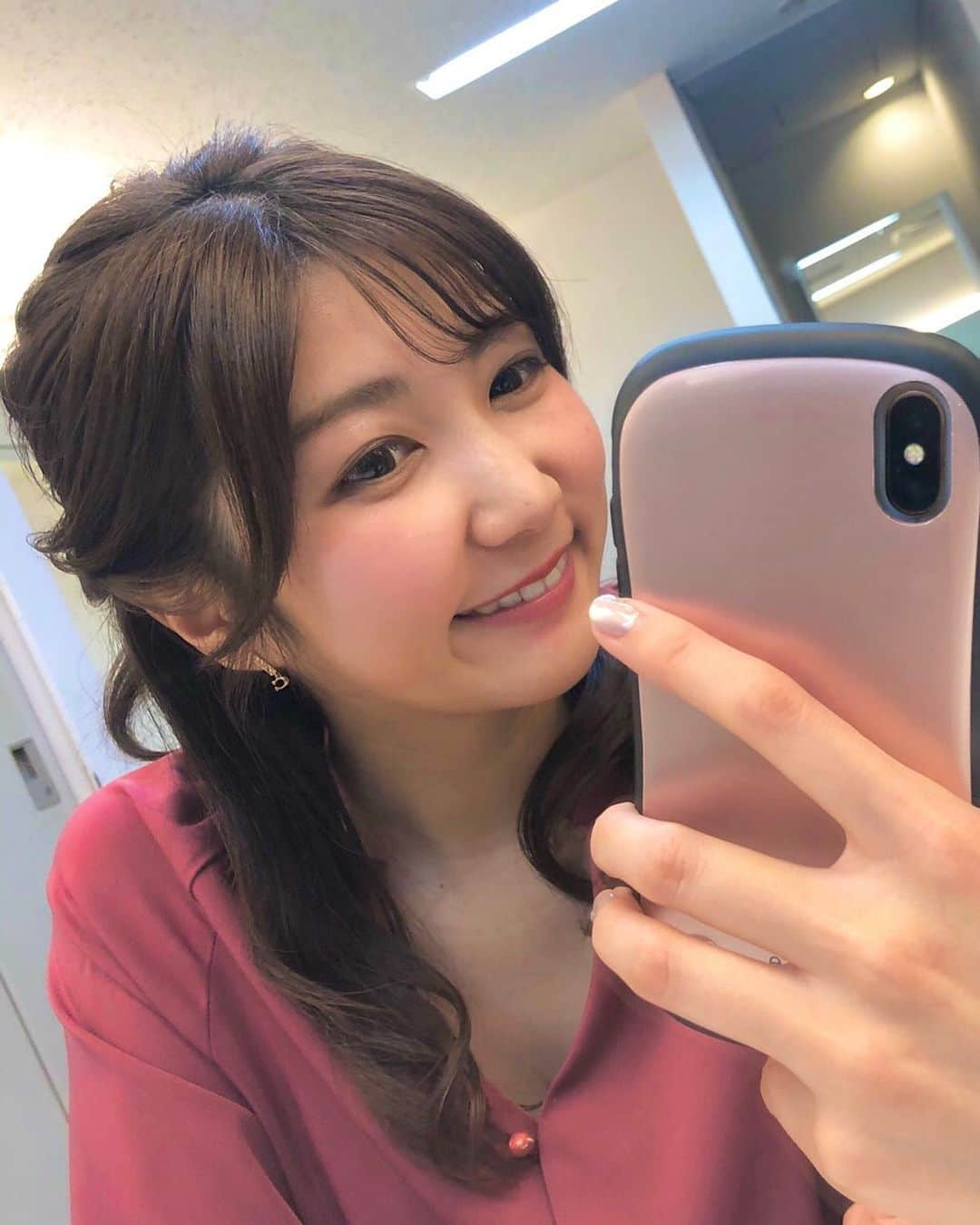 山﨑加奈さんのインスタグラム写真 - (山﨑加奈Instagram)「・ 明日から1週間、リフレッシュ休暇をいただきます！ 仕事始めは、13日のみなスポですっ⚽️ よろしくお願いします🙏🏻 ・」3月5日 23時42分 - kana_yamazaki_sbs