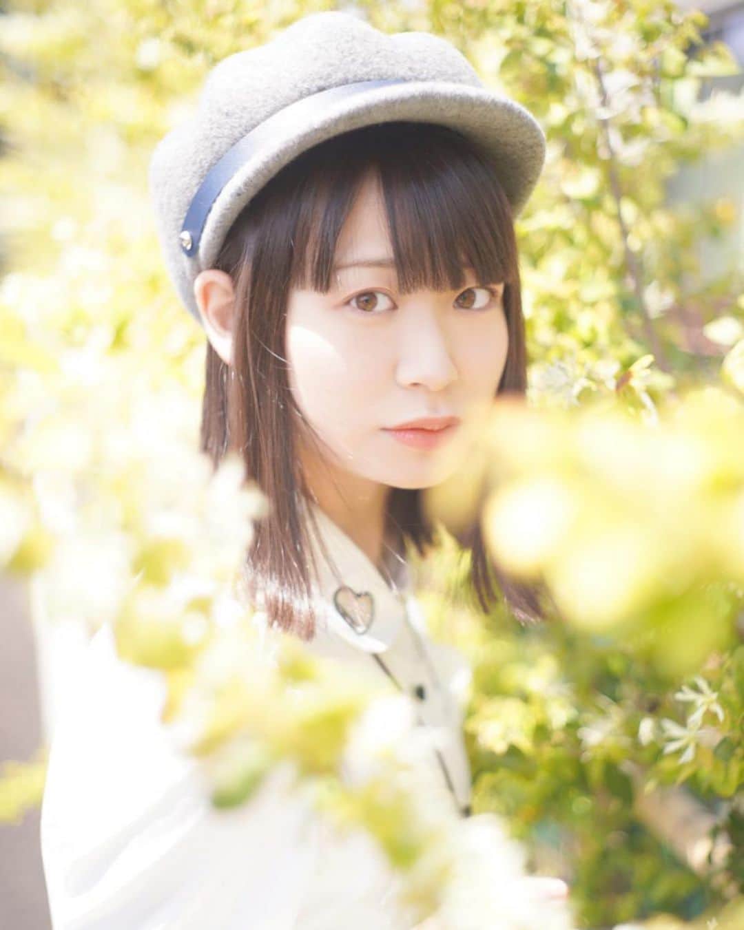 小島夕佳のインスタグラム：「気付けば春ですね🌸 花粉症の方は共に頑張りましょう。笑  明日6日(土)に新潟県柏崎市の公式YouTubeチャンネルにて「みんなで祝おう新成人」が正午より公開されます！ 柏崎出身のわたしも仮面女子:スチームガールズとして応募させていただきました。 https://youtu.be/q65FWc62WJ0 ぜひご覧ください☺️🌸 改めて新成人のみなさまおめでとうございます！」