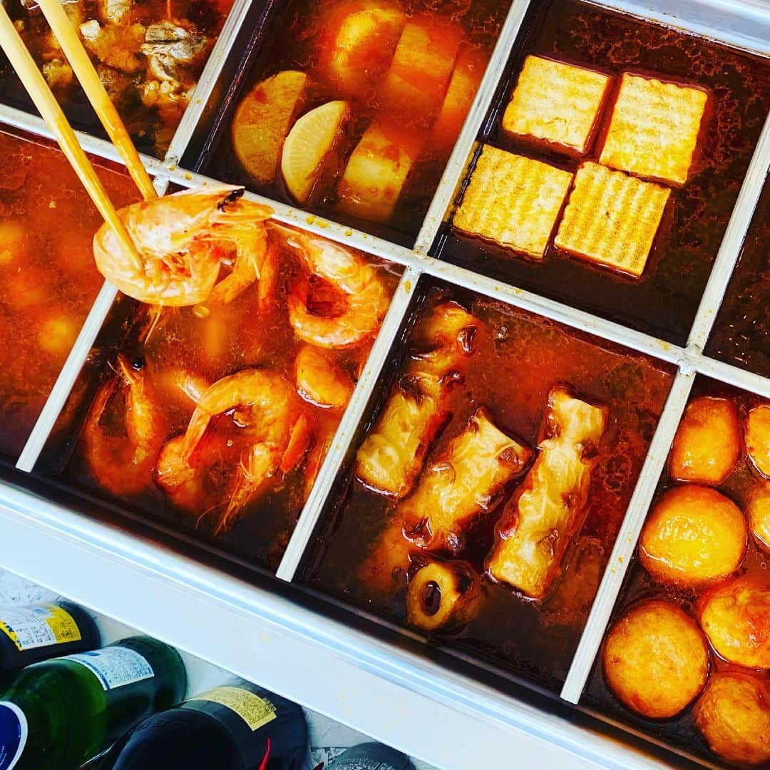 フルオブビーンズのインスタグラム：「本日はお昼から営業中🍢✨  本日のトムヤムクンスープ、最高の仕上がりです！ 是非食べに来てくださいね😃 ビールもたくさん用意しております😊  #www #ダブリューダブリューダブリュー #おでん #おでん屋さん #金沢おでん #屋台 #トムヤムクン #トムヤムクンおでん #金沢 #片町 #ディナー #レストラン #金沢b級ぐるめ #宴会 #歓迎会 #送別会 #忘年会 #金沢旅行 #片町  #香林坊 #石川観光 #金沢グルメ情報 #金沢観光スポット #金沢グルメ #金沢観光 #北陸観光 #石川旅行 #WW #1945restaurant」