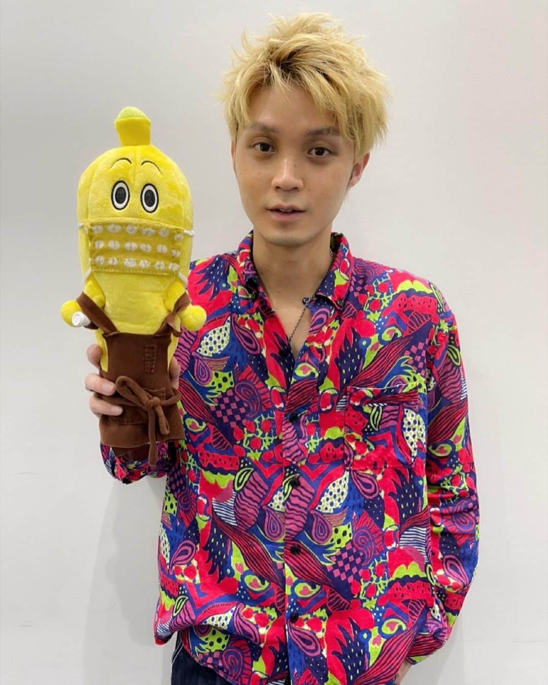 珈琲いかがでしょうのインスタグラム：「・ ／ #Paravi オリジナルストーリー 「珈琲“もう一杯”いかがでしょう」 の制作も決定🐙🎉 ＼  #磯村勇斗 さん演じる ぺいによるドラマ本編の続きの物語…🍬  ドラマ #珈琲いかがでしょう を ご覧になった後は、もう一杯 おかわりしてみませんか？☕️ 続報をお楽しみにっ🐙🍬💕」
