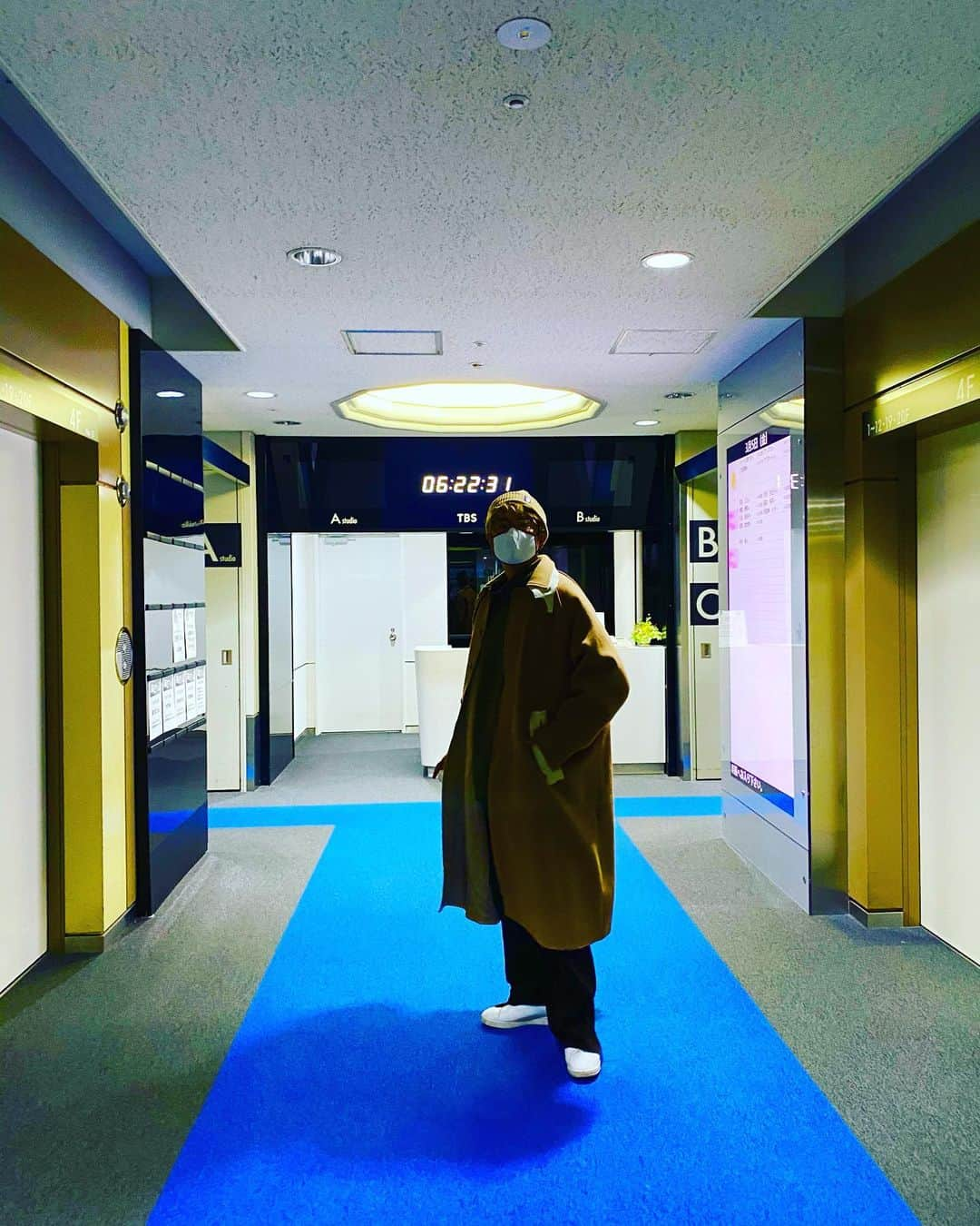 上地雄輔さんのインスタグラム写真 - (上地雄輔Instagram)「こちらゎ💁‍♂️曇〜りぃ〜だけども気温ゎ高〜い〜🎤カモっ #🦆」3月6日 7時23分 - usk_kmj