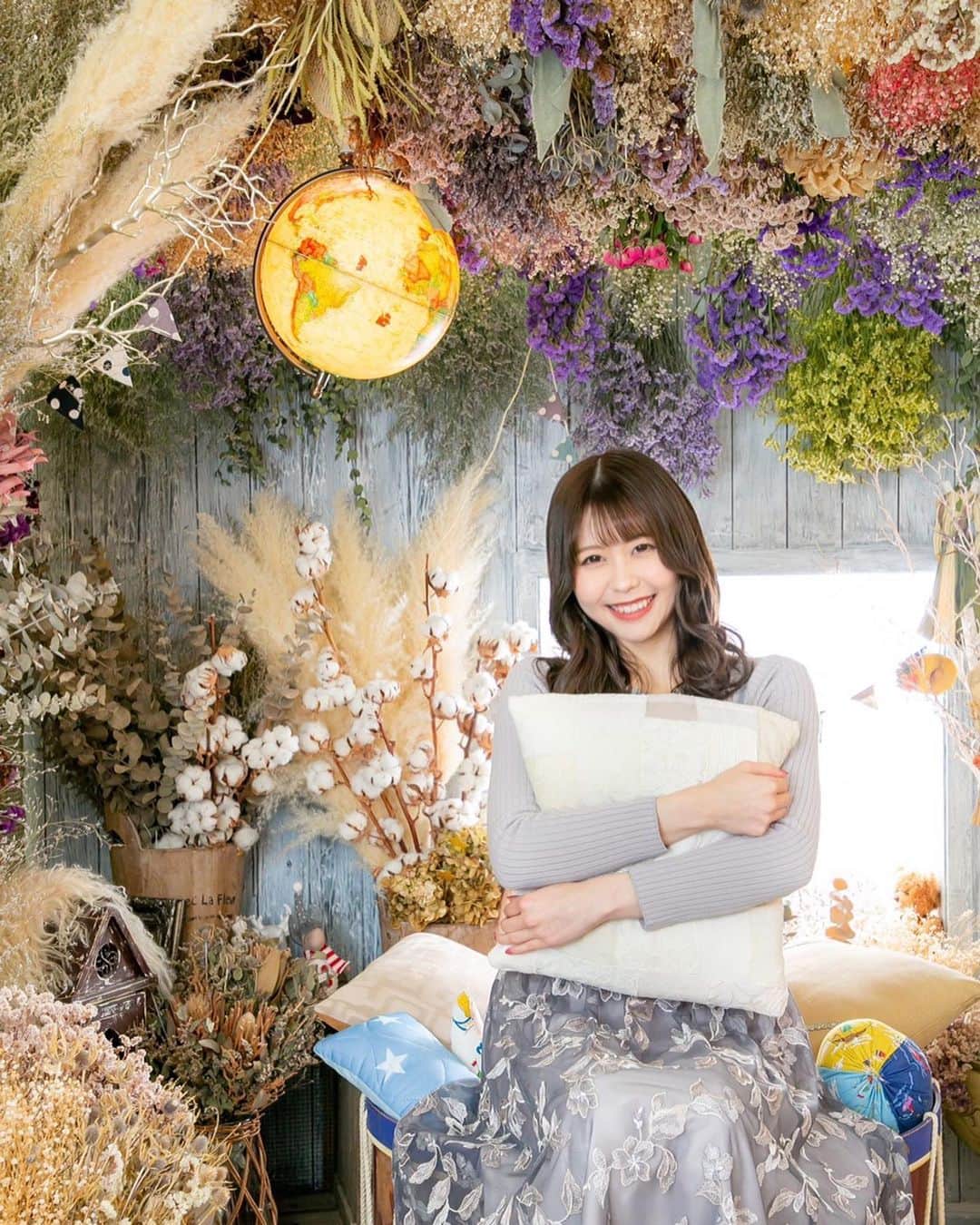 のインスタグラム：「💐🌿✨  先日ブライダルモデルを務めさせて頂いている KKRホテル博多 @kkr_hotel_hakata 様に行ってきました☺️  みなさんもうhaco-hacoのことはご存知ですよね？🌷 @haco.haco.fukuoka   小さなお子さんにはぜひぜひ素敵な思い出撮影を haco-hacoでしてもらいたい😭♡ こんなに可愛いセットで、プロのカメラマンさんが こーーんなに素敵に撮ってくれます📷✨  そしてみなさんにお得な情報です！  「KANAの投稿を見た！」と問い合わせフォームで 言っていただくと先着10組様まで10%割引！  になるお得な特典があります😳💕  小さなお子さんだけでなく、学生さんも大人の方も！ 撮影中もきっと楽しいし、仕上がったお写真を見て 行ってよかったぁ〜🥺って思うはずです！  haco-haco本当に本当に素敵な空間です💐✨  #KKRホテル博多 #hacohaco @kkr_hotel_hakata @haco.haco.fukuoka  #photo #photooftheday #studio #kidsphotography  #キッズフォト #スタジオ撮影 #スタジオフォト  #ドライフラワー #flowers #dryflower   << @rfccheer >> < @fukuoka_toyota > < @kkr_hotel_hakata > < @fukuya.mentaiko > . #福岡トヨタ #イメージガール #car #TOYOTA  #KKRホテル博多 #ブライダルモデル #bridalmodel  #RFCチア #cheer #cheerleader #dance #japan #love #happy #instagood #followｍe #smile #dream #hug」
