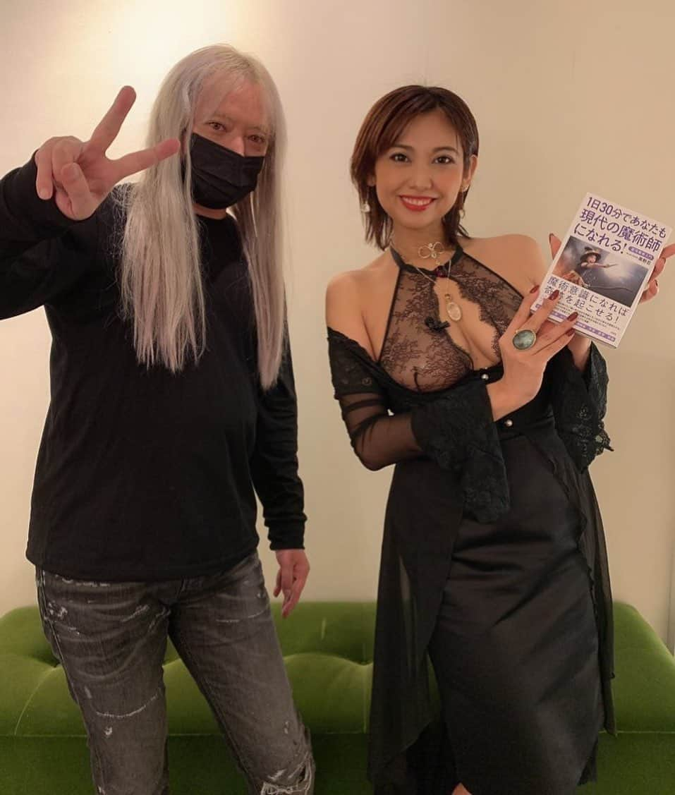 叶ここさんのインスタグラム写真 - (叶ここInstagram)「黒野さんが、「ケンドーコバヤシの絶対観ない方がいいテレビ」で扱っていた魔法の杖がトカナとコラボで発売してるみたいです💓  まだ番組観てない方は、Amazon primeで観れるので是非に(ノv`*)💓✨  私も出てますよー🤗💓✨  魔法の杖はこちらから💓 https://tocana.jp/2021/03/post_201857_entry.html  #ケンドーコバヤシ #ケンコバ #トカナ #tocana  #ケンドーコバヤシの絶賛観ない方がいいテレビ #Amazon #amazonprime  #黒野忍  #魔法 #魔術 #混沌魔術 #khaosmagick  #magic #wicca  #wiccan  @tocanagram」3月6日 21時44分 - coco_kanou