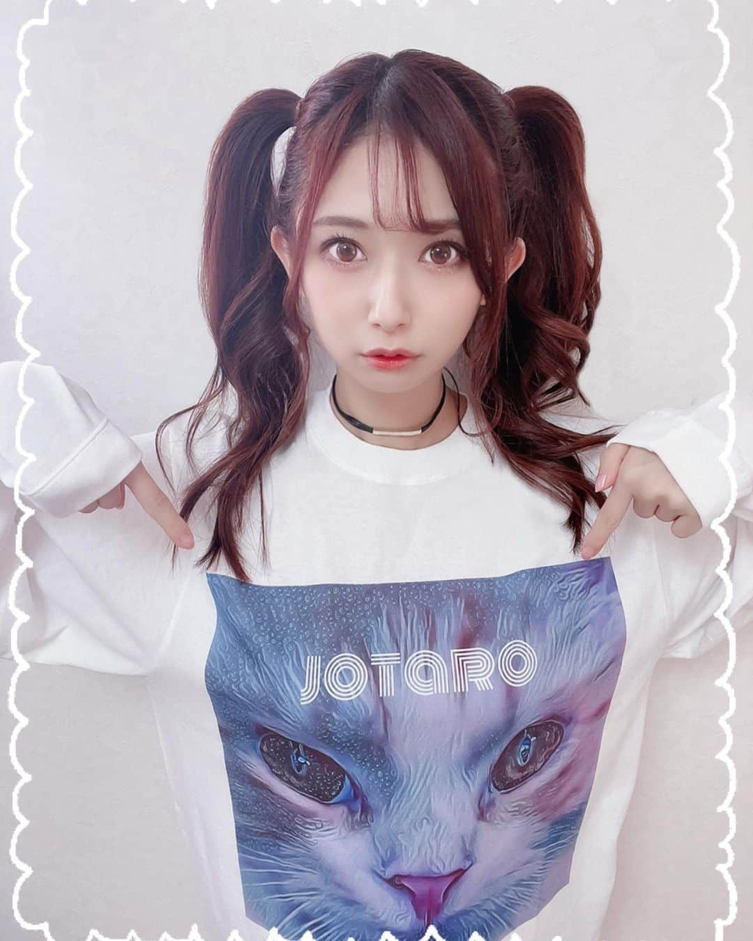 日野礼香さんのインスタグラム写真 - (日野礼香Instagram)「JOTARO long sleeve shirt  しほみんデザインの サンプルもらっちゃったー😻💕  可愛すぎる普通に私服で着れる🥺✨✨  承太郎くんのファンでもあるから嬉しい😻  私が着てるサイズはXLでワンピースみたいに着れるしオーバーサイズが可愛い😍  受注生産で申し込みは明日の18時までだからほしい方はお早めに❤️  ここから注文できるよ 👉🏻 https://eee-smile.com/miaou_deteil_t-shirt.html」3月6日 21時47分 - reicheru219