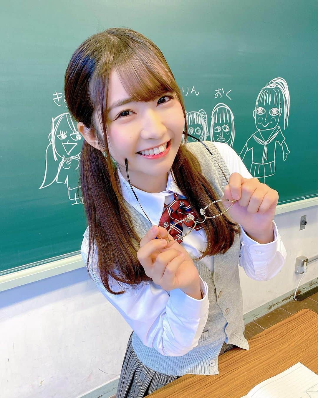 天羽希純さんのインスタグラム写真 - (天羽希純Instagram)「私が学級委員長だったら言う事聞いてくれるか？？  #制服 #JK #女子高生 #メガネ女子 #コスプレ #cosplay  #学校 #japanesegirl #ツインテール #可愛い女の子 #グラビア #gravure #グラドル #アイドル #Japaneseidol #撮影会 #撮影会モデル #被写体 #太もも #フェチ」3月6日 20時51分 - amaukisumi