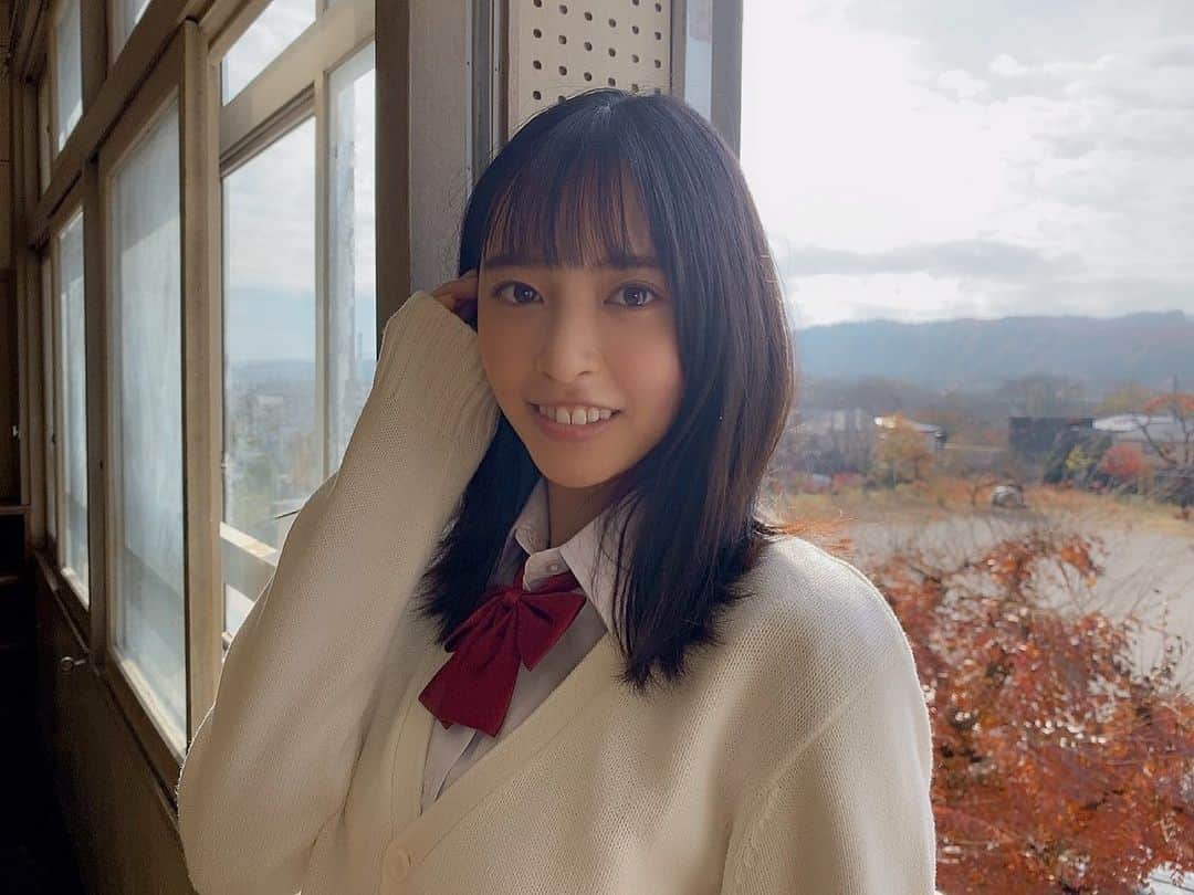 大槻りこのインスタグラム：「ヤンマガWebオフショット🏫 . . . 逆光で画質も悪いけど許してね. #ミスマガジン #ミスマガジン2020  #ヤンマガweb #制服 #オフショット」