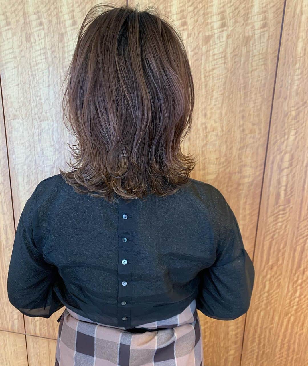 YU-U（工藤由布）のインスタグラム：「束感レイヤー✂︎ 重すぎず軽すぎず見た目は毛先重ため触ると軽め←早口言葉みたい😂 いつもありがとうございます☺️✨ ・・・ #uアレンジ #束感レイヤー #ロブレイヤー」