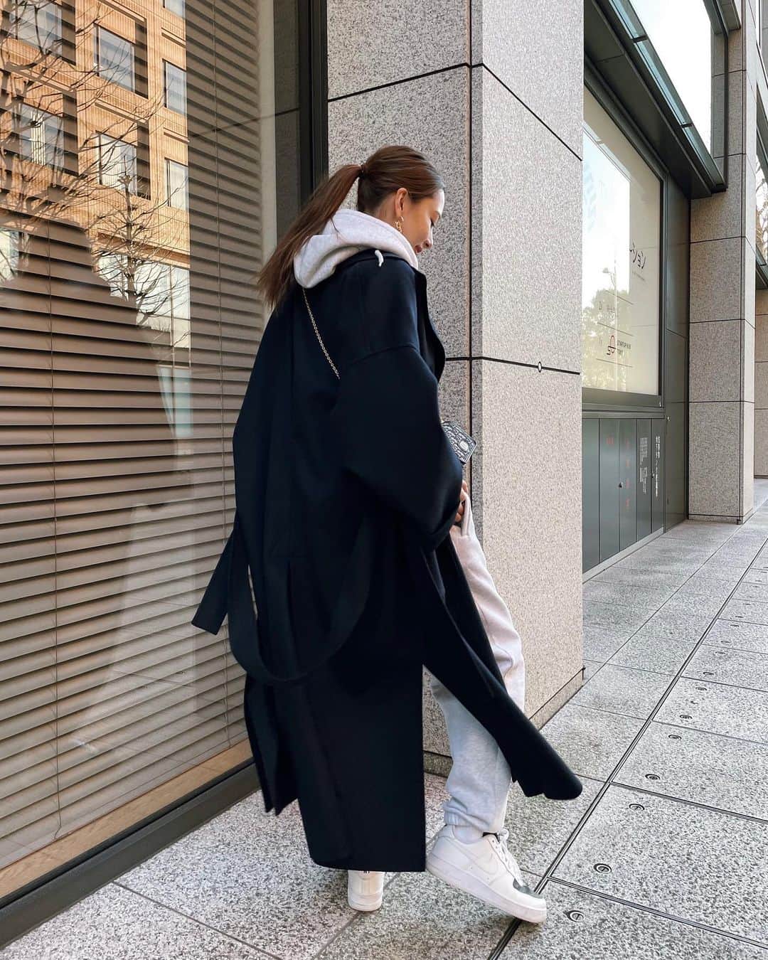 丹羽仁希さんのインスタグラム写真 - (丹羽仁希Instagram)「この冬唯一買ったもの　このネイビーコート。 形がキレイなの〜　春服買わないと😲」3月6日 21時22分 - __niki22