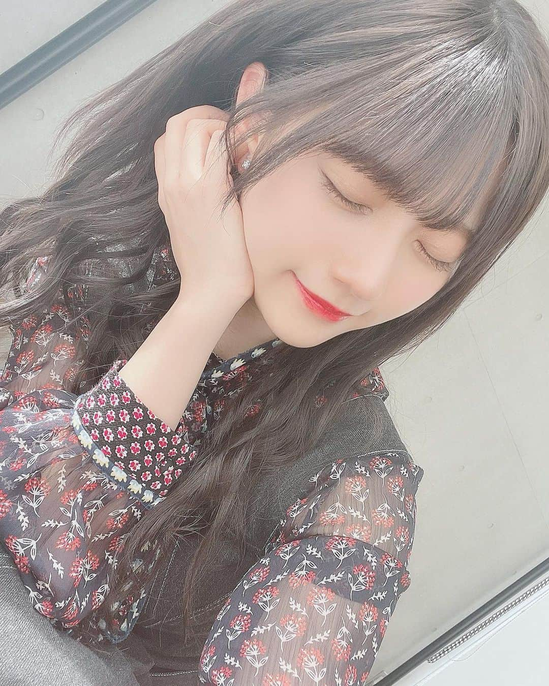 山田麻莉奈さんのインスタグラム写真 - (山田麻莉奈Instagram)「. 今日はとある撮影でした。  普段は付けないような 赤いリップ付けてもらった...💄」3月6日 21時32分 - marina.yamada_324