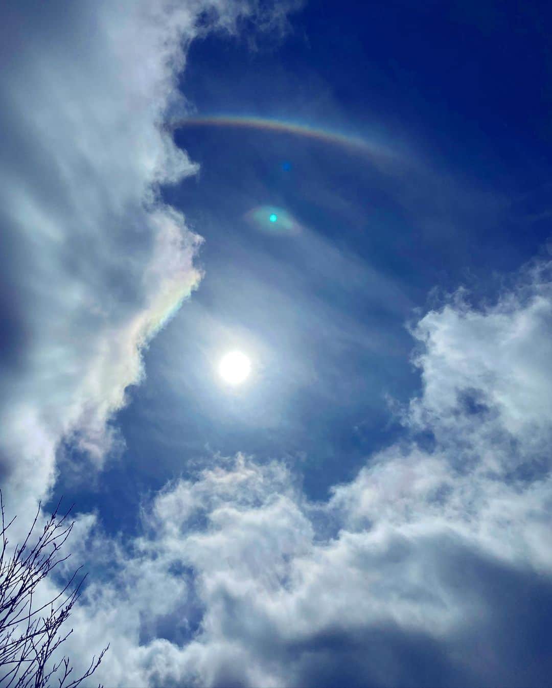 平宮博重さんのインスタグラム写真 - (平宮博重Instagram)「何かすごい雲と太陽の周りには虹が出て来た。 この空、待ち受けにしました!! #hike #龍神雲 #富士山 #太陽虹」3月6日 13時06分 - hiroshige_narimiya
