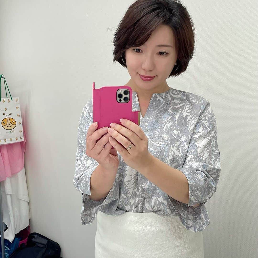 角田華子のインスタグラム：「#3月6日 #福岡ニュースファイルcube  #衣装は #ブージュルード #グレーと水色の柄  #来週は桜🌸開花するかなぁ #楽しみ  #また来週👋」