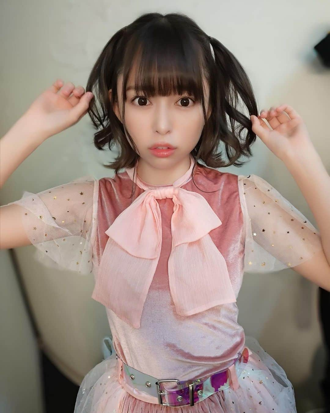 寺坂ユミのインスタグラム：「アイドルっぽいやつ🎀  #ハーフツイン#リボン#ピンク#アイドル#Pink#cute#japanesegirl#kawaii」