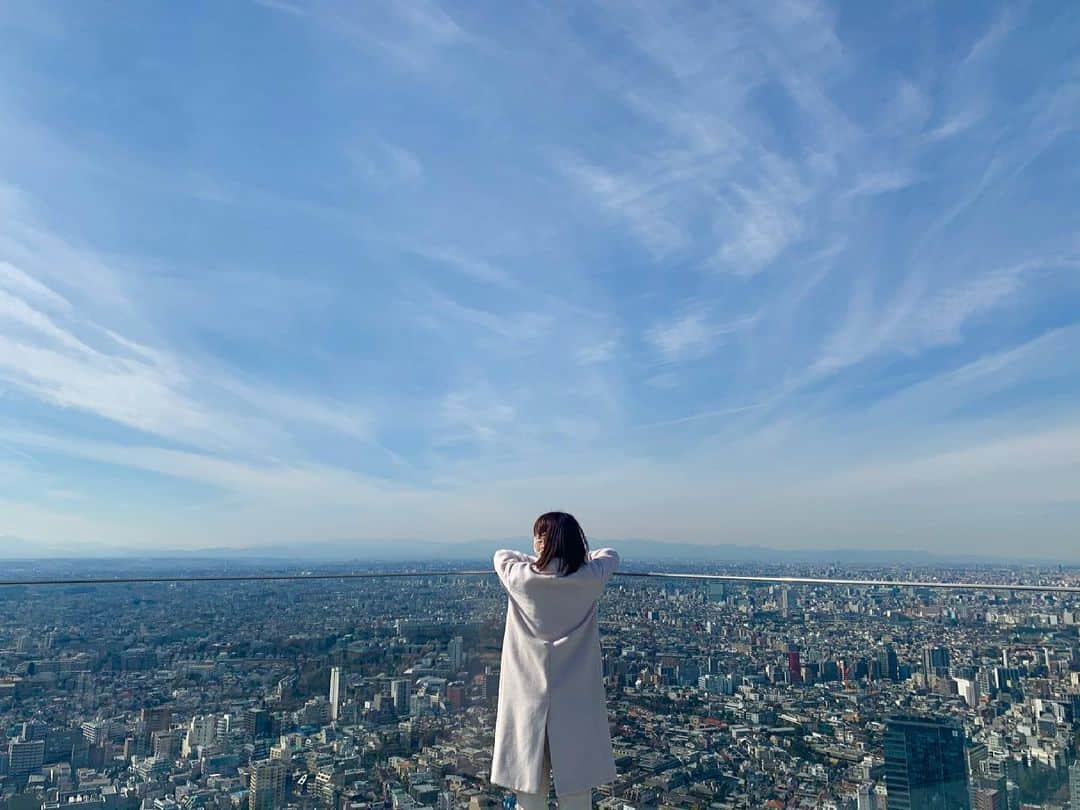清水佐紀さんのインスタグラム写真 - (清水佐紀Instagram)「.  青空が好きで元気が出るから 青空写真撮りがちなんだよね、私。☁️  #青空 #tokyo #shibuya」3月6日 13時52分 - saki___shimizu